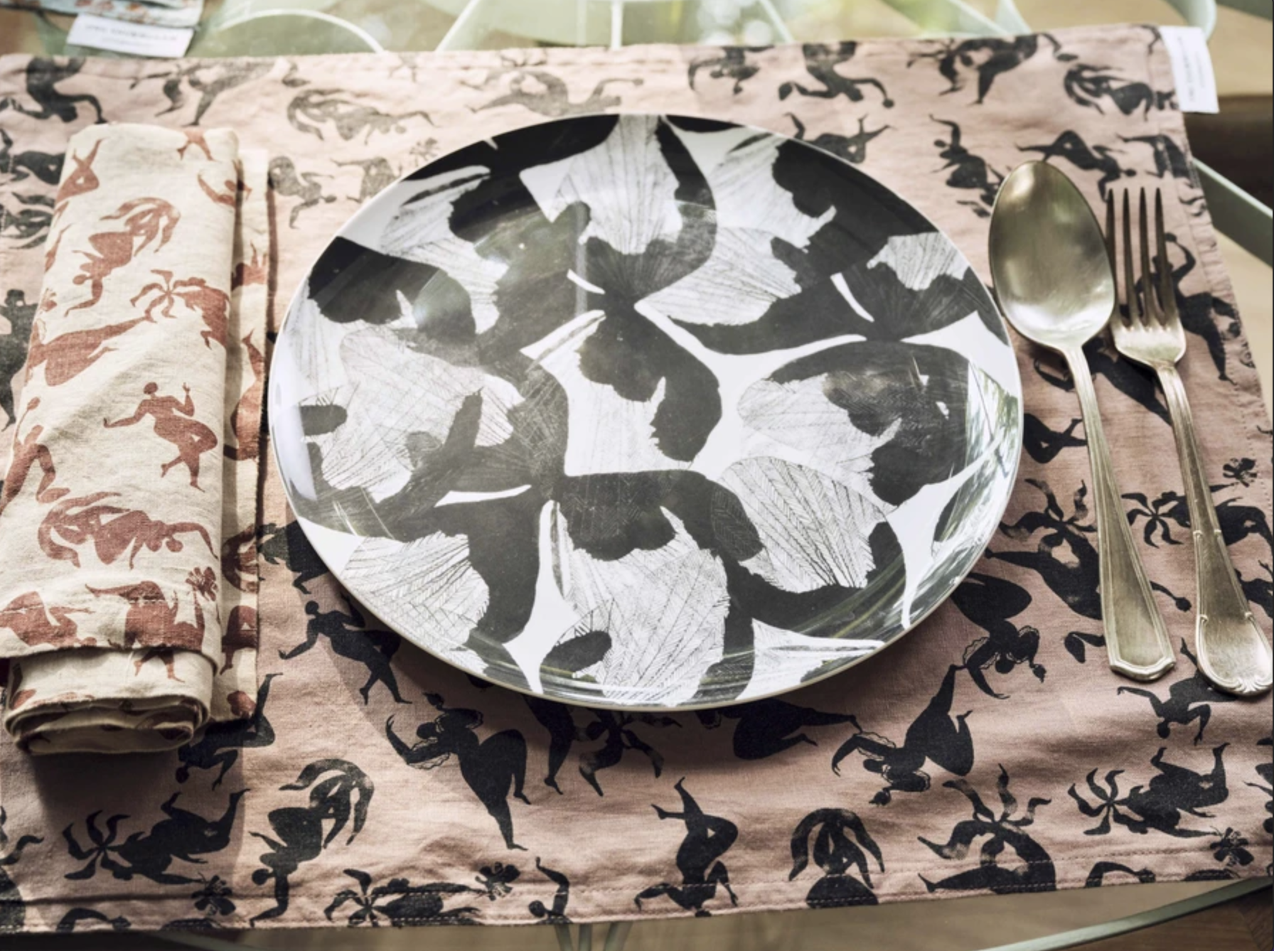 Add vibrant cultural designs to your home with Arty Guava’s prints on Ong Shunmugam’s napkins, placemats, and throw blankets.