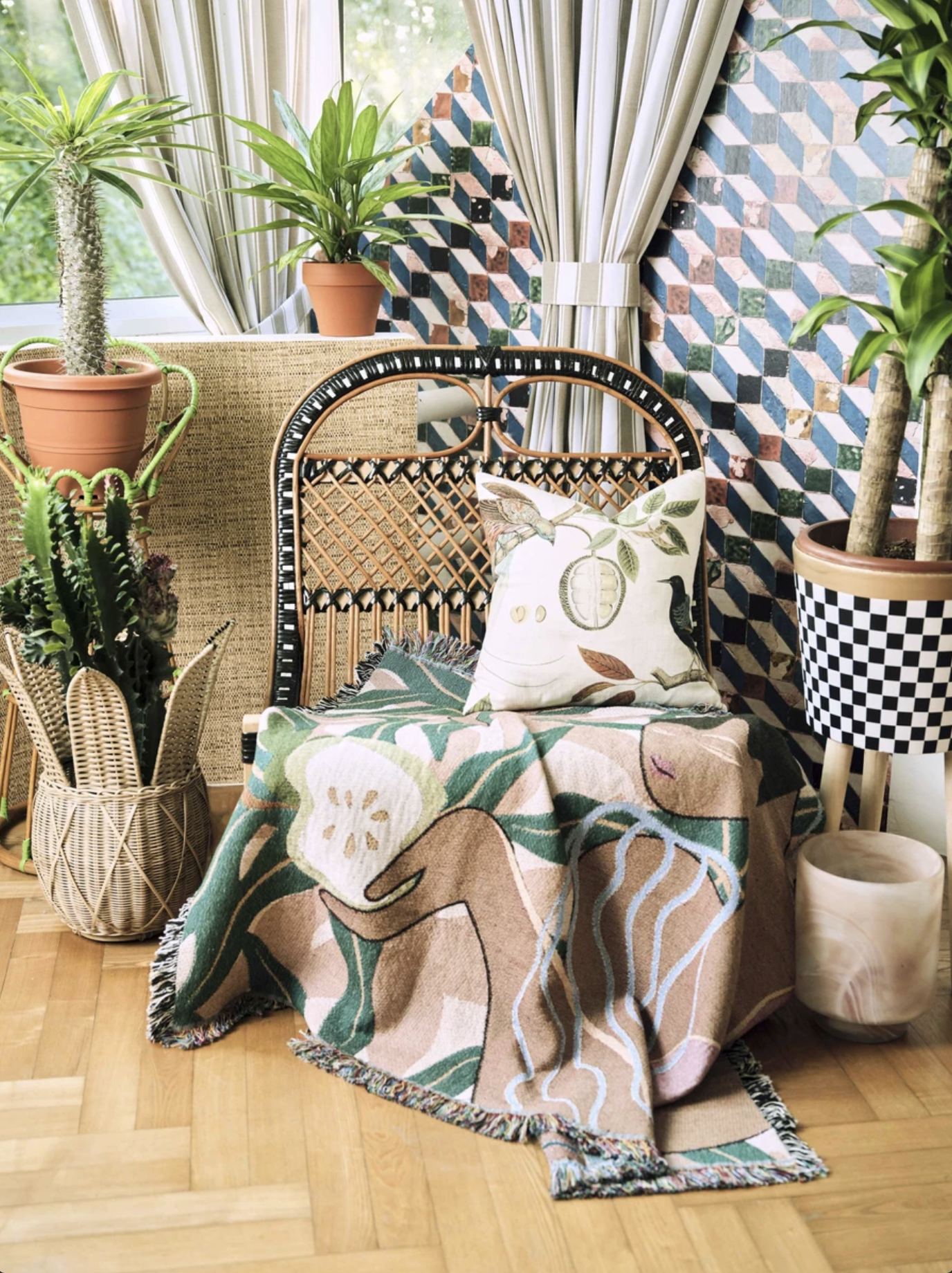 Ong Shunmugam x Arty Guava: Bold, nature-inspired prints on luxurious napkins, placemats, and throw blankets.