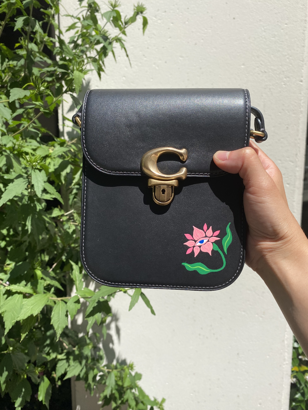 Infuse your lifestyle products with Arty Guava’s distinctive art style, now featured in COACH's bags and accessories. A creative collaboration of art, fashion, and luxury.