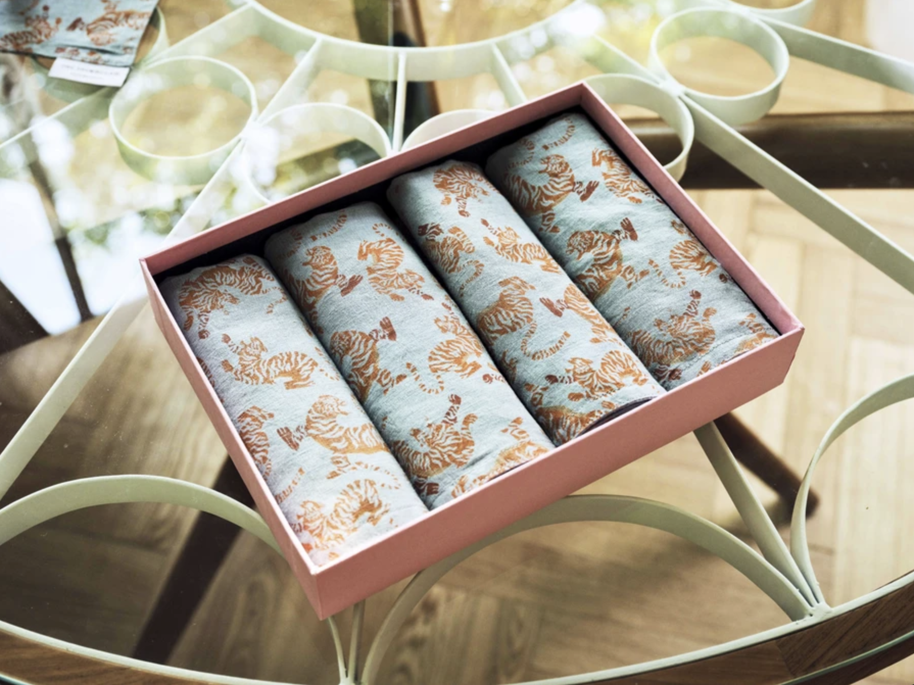 Ong Shunmugam x Arty Guava: Bold, nature-inspired prints on luxurious napkins, placemats, and throw blankets.