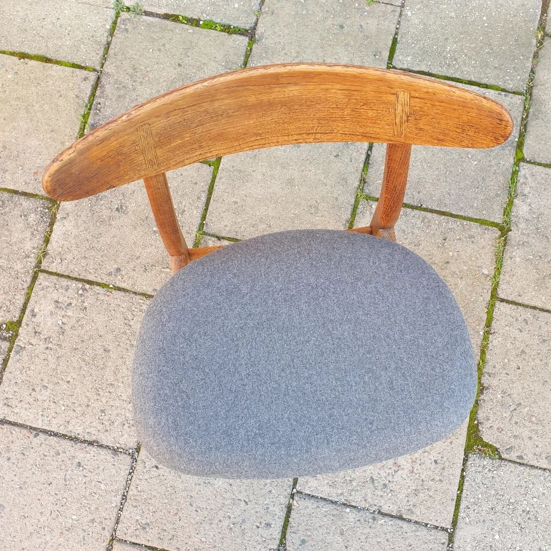 J&auml;drans vilken h&auml;rlig form p&aring; de h&auml;r stolarna! 
.
.
.
.
.
.
Hos @birgittawelle

#wegner #wegnerchair #kulturarvet #h&aring;llbarhet #cultureheritage #designstol #designm&ouml;bel #interi&ouml;r #stockholm #hantverkare