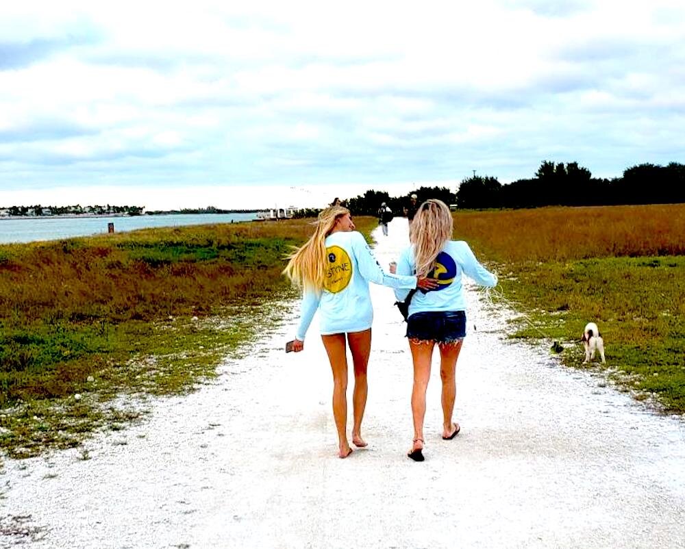 frontpagewalkinggirls.jpg