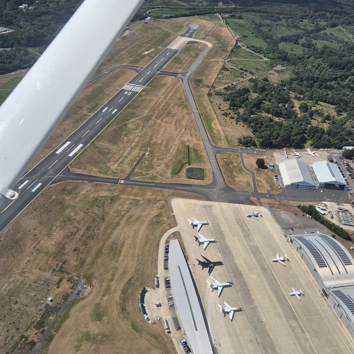 Hello to our neighbours π @farnborough.airport 
.
.
.
.
.
#aviationdaily #pilotlife #aviation #avgeek #pilots #airport #studentpilot #learntofly #farnboroughairport #semetaviation