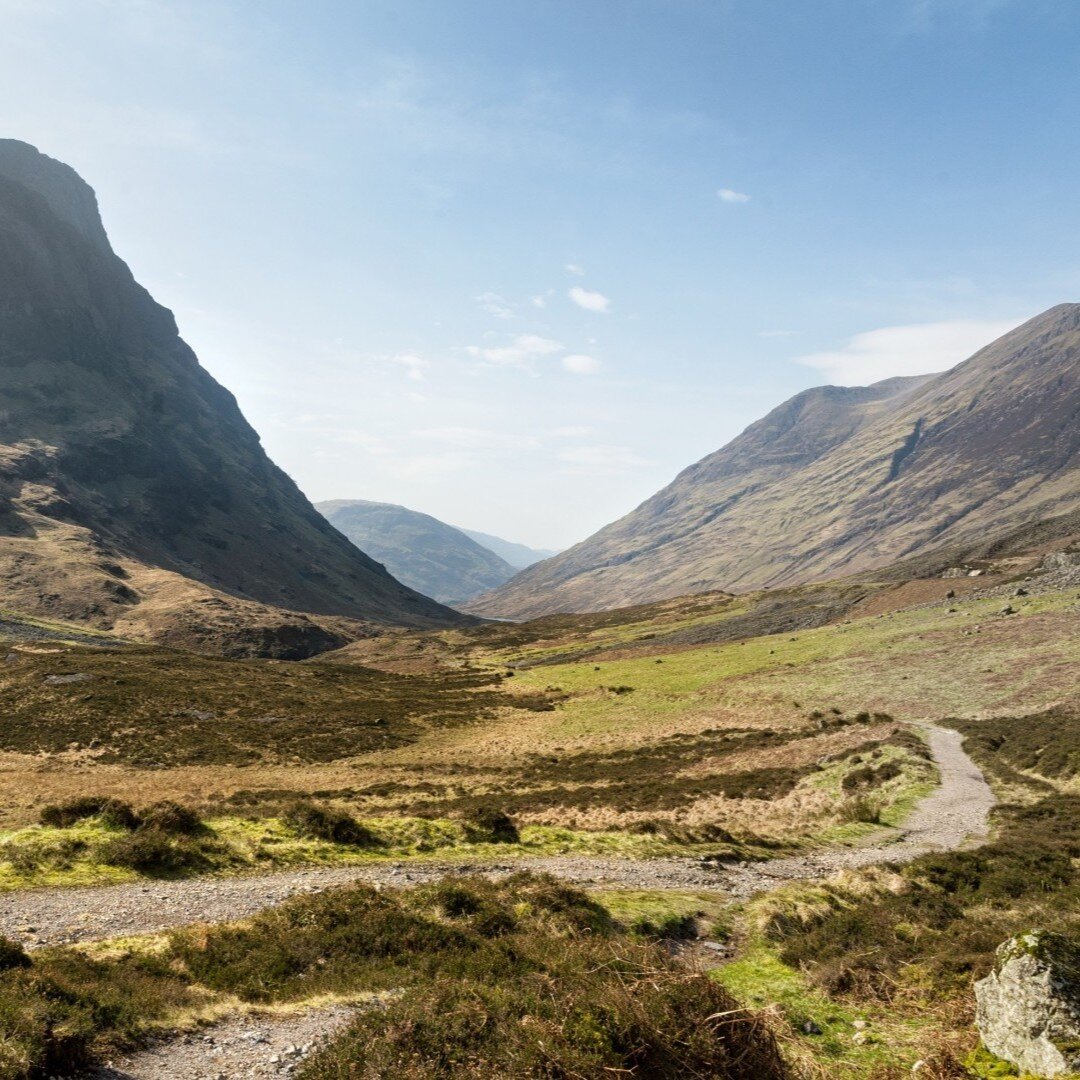 Get your walking boots on and tackle the @westhighlandwayofficial this Spring! 🥾

We are just a few minutes from the West Highland Way finishing point where you can drop your bags in your bunk cell and head out for a well-earned pint 🍺

Tap the lin