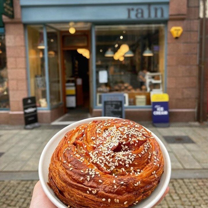 No trip to Fort William is complete without a visit to @rain.bakery 🥐

Located on the High Street, they are open Tuesday to Saturday from 8.30am - 4pm, serving freshly baked bread, pastries and fabulous coffee ☕

📸 @rain.bakery