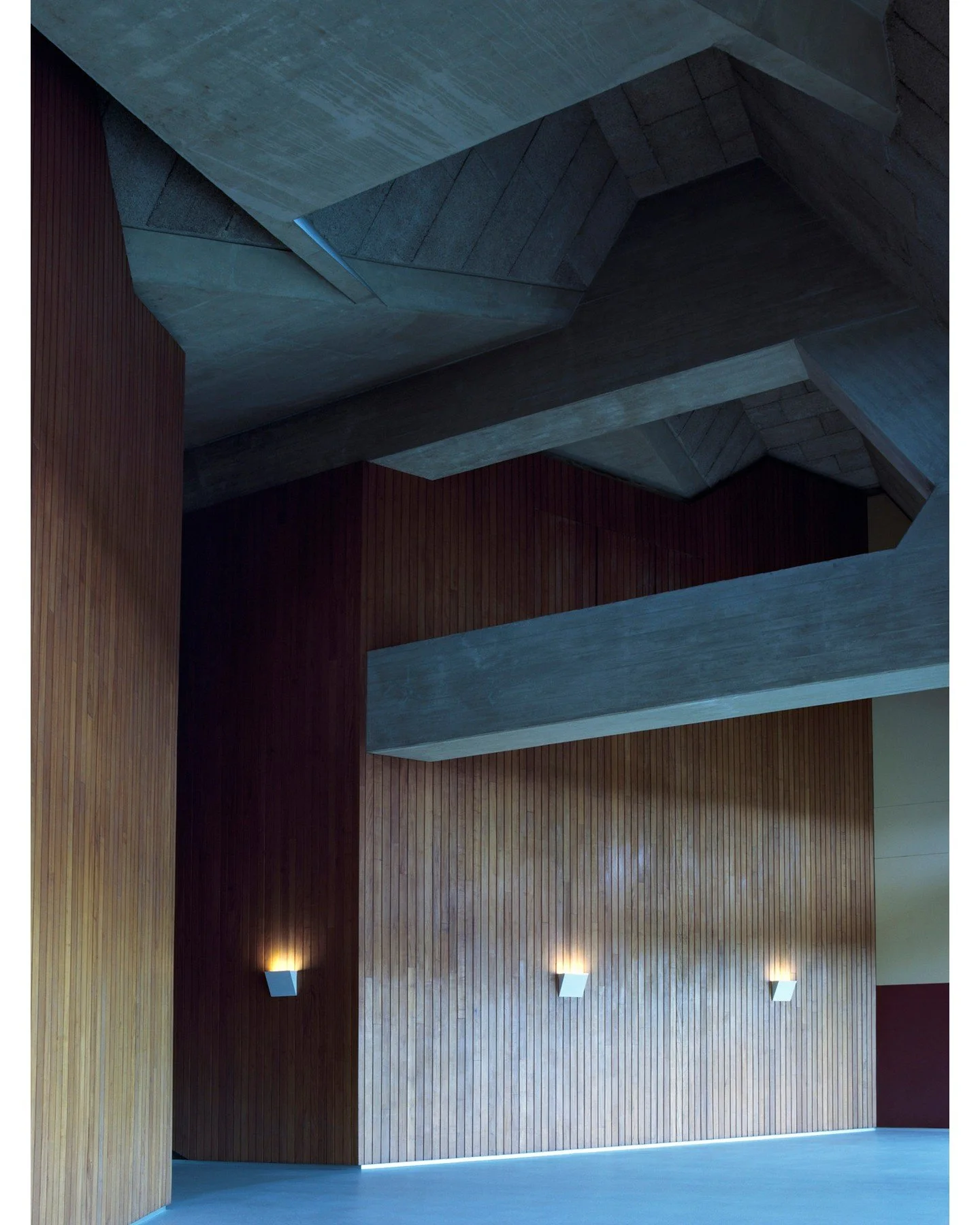 In commission for TU Delft (The Delft University of Technology) I made the series 'New Wave (TU Delft)', 2024, consisting of 5 works, showing different locations of the campus. I got to freely explore the buildings and choose whatever I wanted to cap