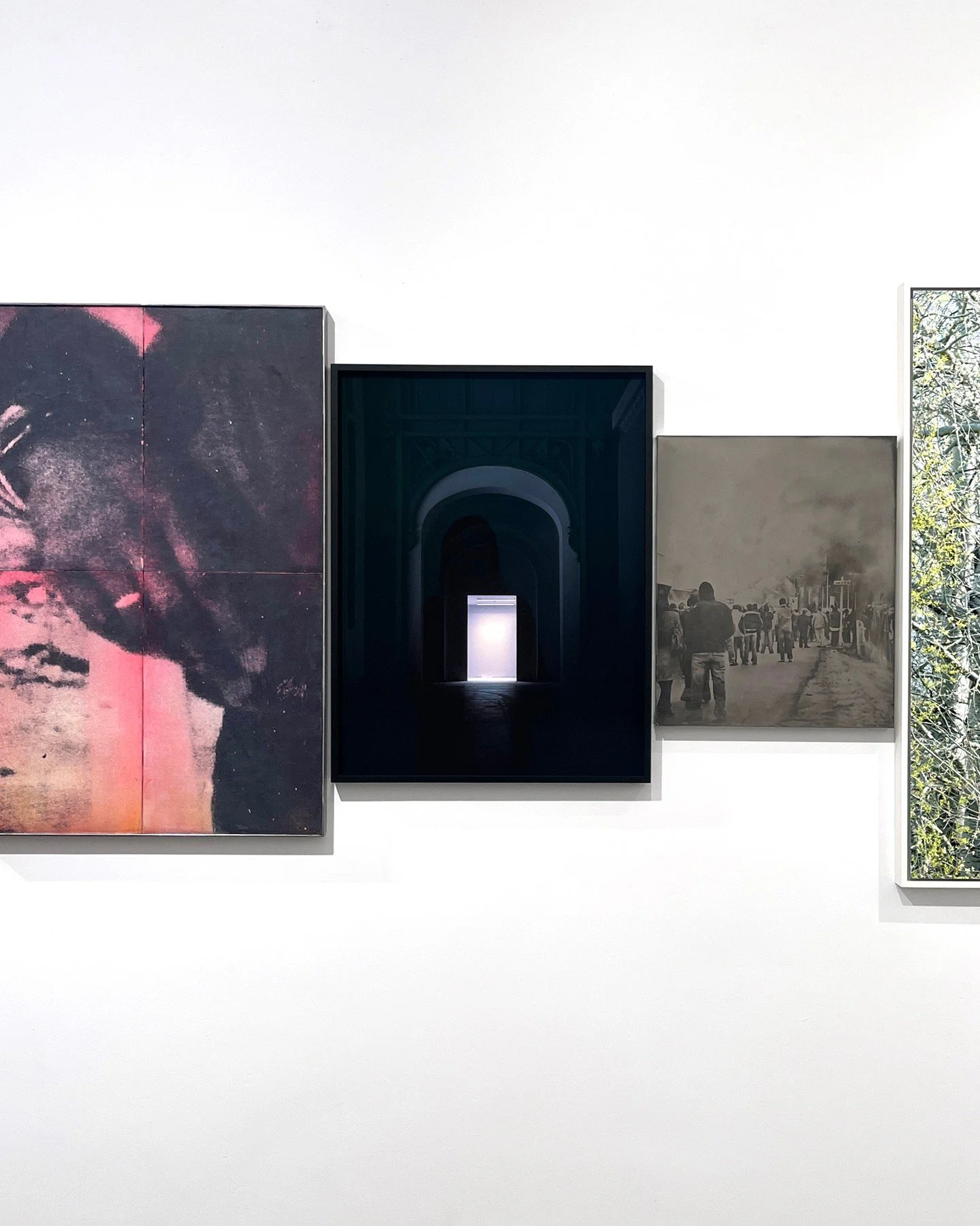 Saturday tip: Salon Amsterdam, a co-organized gallery tour by 11 galeries across the city, until 7 February ⚡️⁠
⁠
Works from After Hours (Grand Palais) are part of Salon Amsterdam at Galerie Caroline O'Breen, accompanied by the great work of Maura Bi