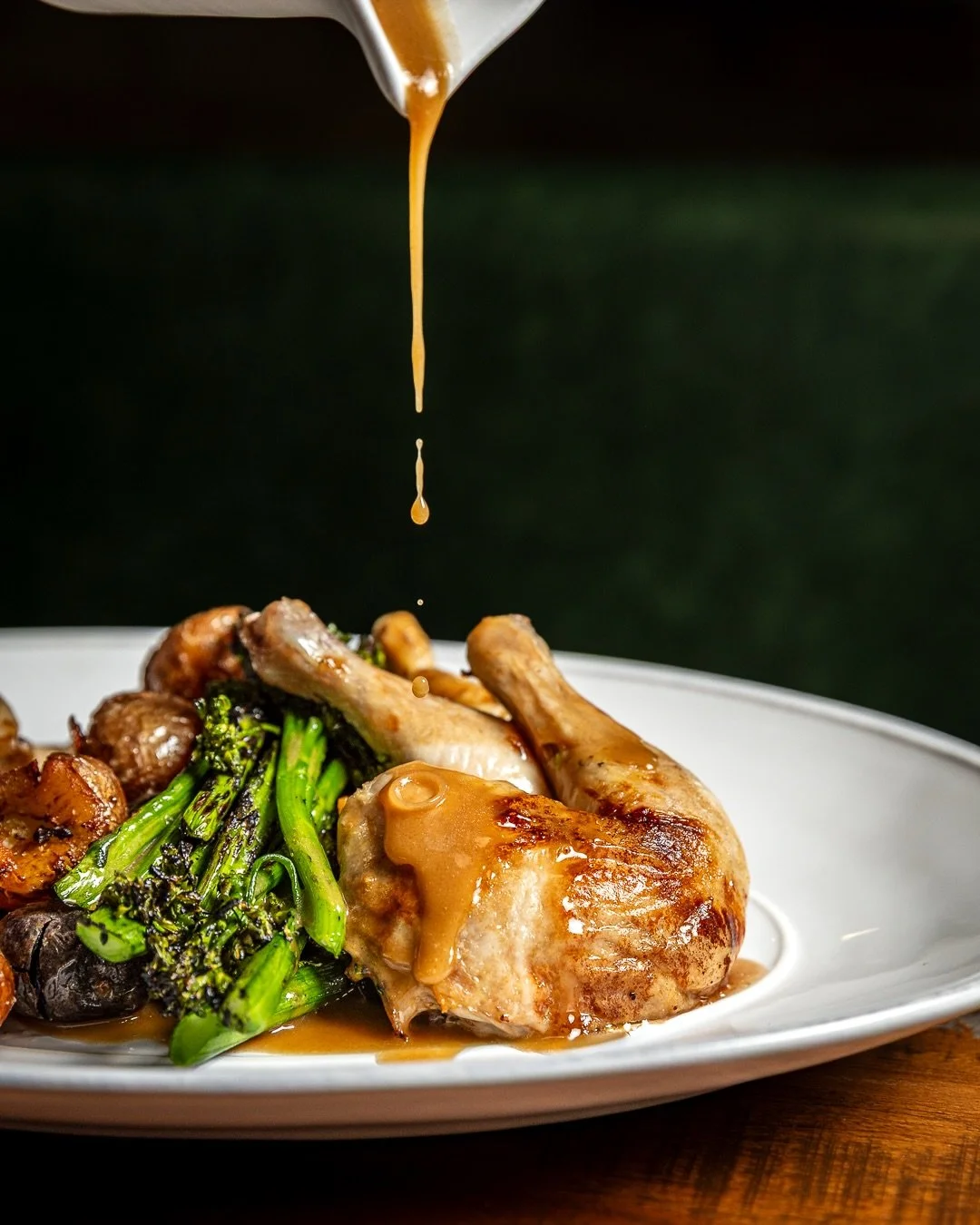 When you catch that gravy drip just RIGHT 😩

I haven&rsquo;t been doing many restaurant shoots since moving on from Bertossi and working with Upward but recently I had the opportunity to step into @huxbistro to shoot some great food and drink by som