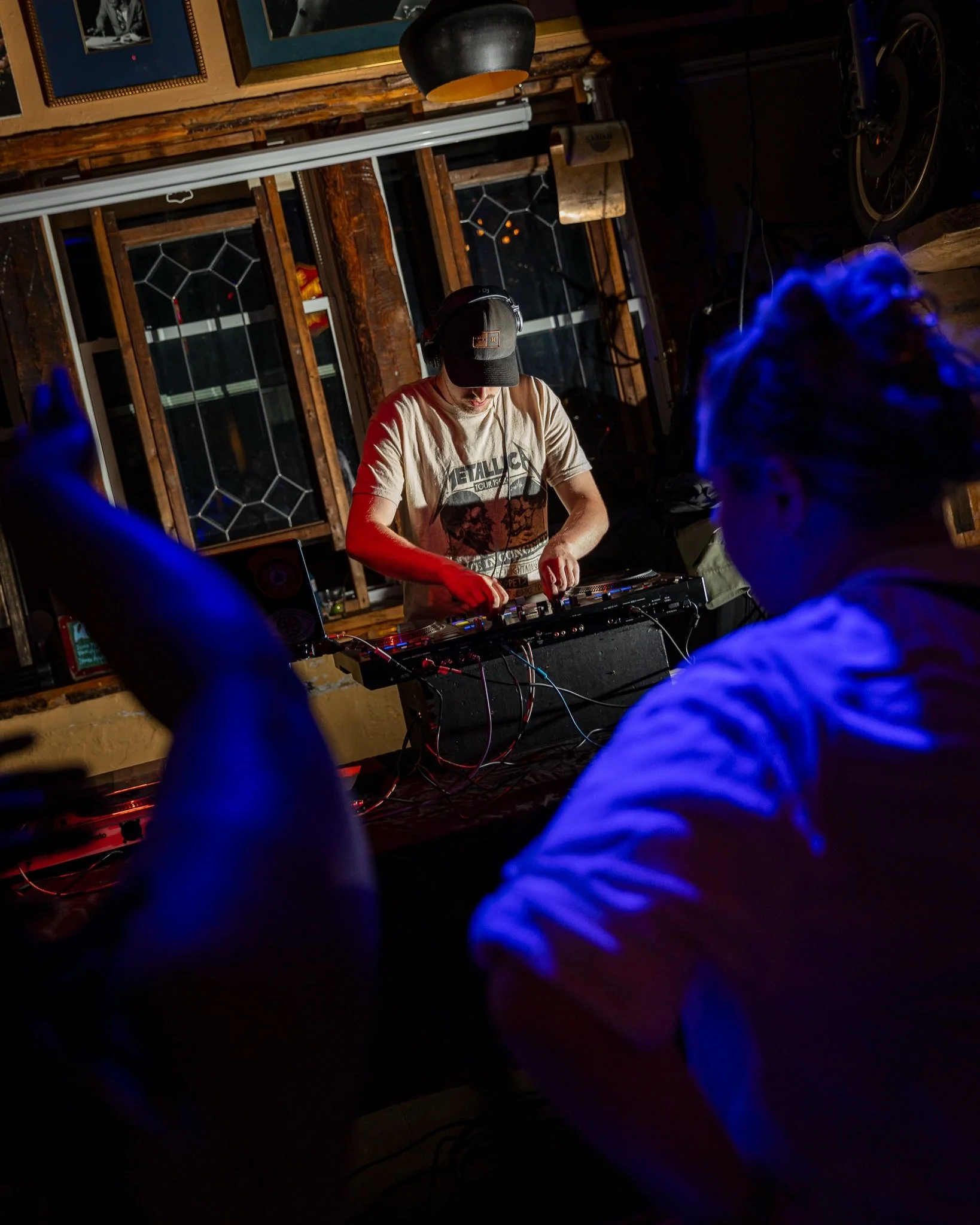Honored to have been in the room for this one.

@modusmusicgroup DJ Grad Night. Some of these artists are already blowing up and I got to photograph all of them. The music, the energy, the people. 

Something about the range of what gets played just 