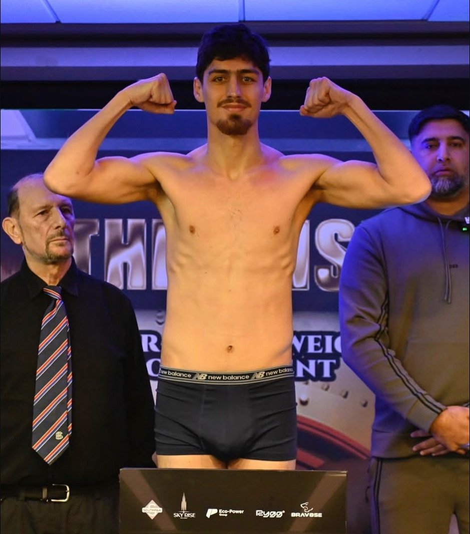 @haariskhan_ has weighed in and is ready to go ahead of tomorrows 8 man super-middleweight tournament🚨🥊 &lsquo;The Heist&rsquo; will be live-streamed on DAZN‼️ Tune in to watch Haaris box tomorrow🥊 @leeselby126