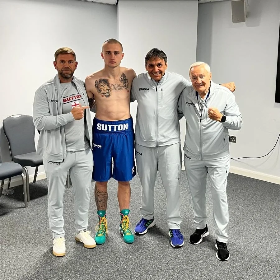 The team just waiting for their moment now! @aaronsutton122 Ring walks soon live on Sky Sports!🥊