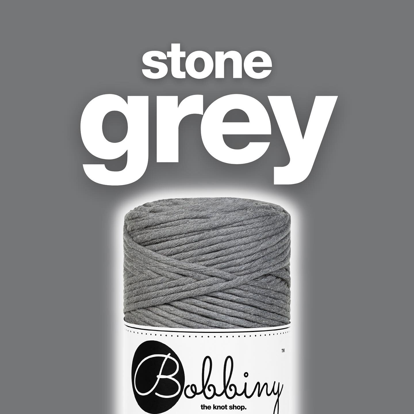 your new fave neutral: 𝚜𝚝𝚘𝚗𝚎 𝚐𝚛𝚎𝚢 🩶 this new dark grey shade is bringing classic + minimalistic vibes! the perfect choice for elegant projects + modern accessories 👌🏻

the third new cord colour from bobbiny's 2023 𝚊𝚞𝚝𝚞𝚖𝚗-𝚠𝚒𝚗𝚝𝚎?