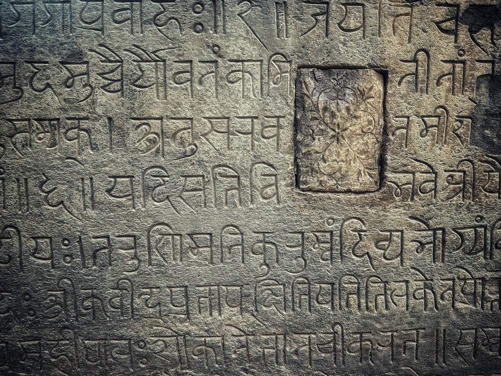 Inskrypcje mur Kathmandu.jpeg