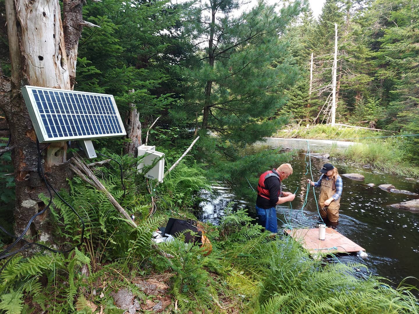 Another floating monitoring station was installed yesterday on the West River! Thanks to our friends at Eosense and @novascotiasalmon for the field assistance!