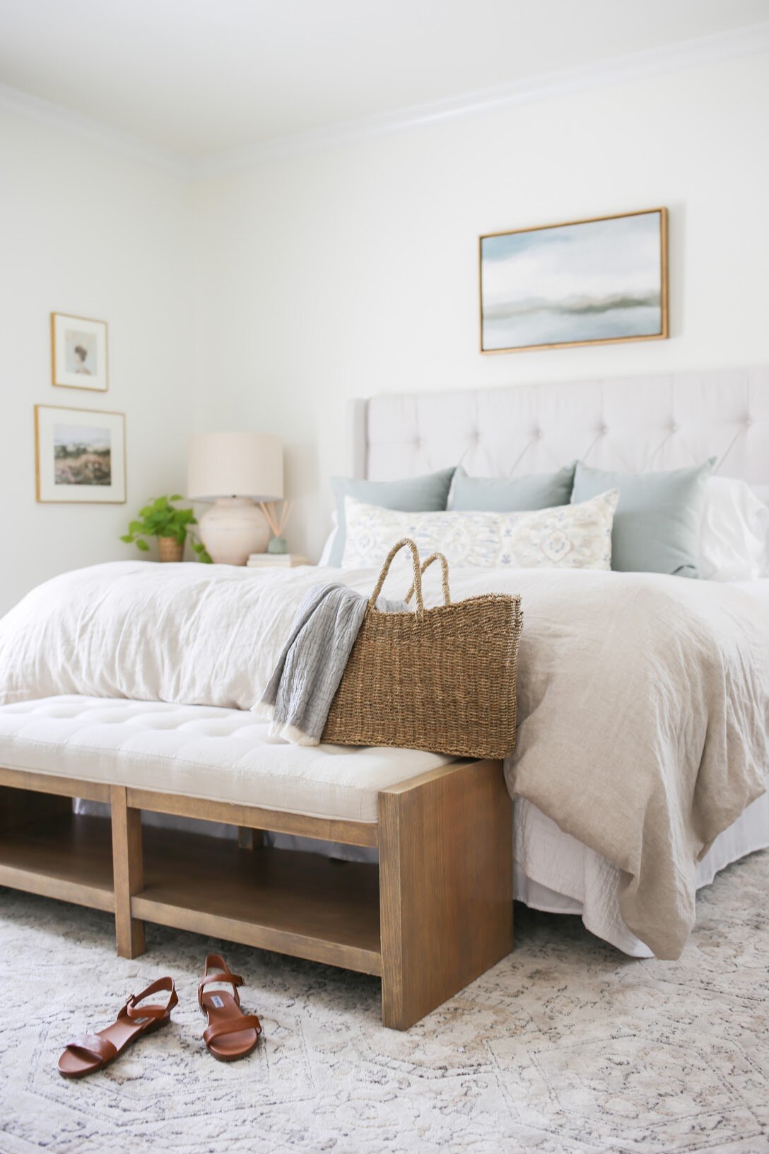 How to Arrange Throw Pillows on a Queen Size Bed — Homzie Designs