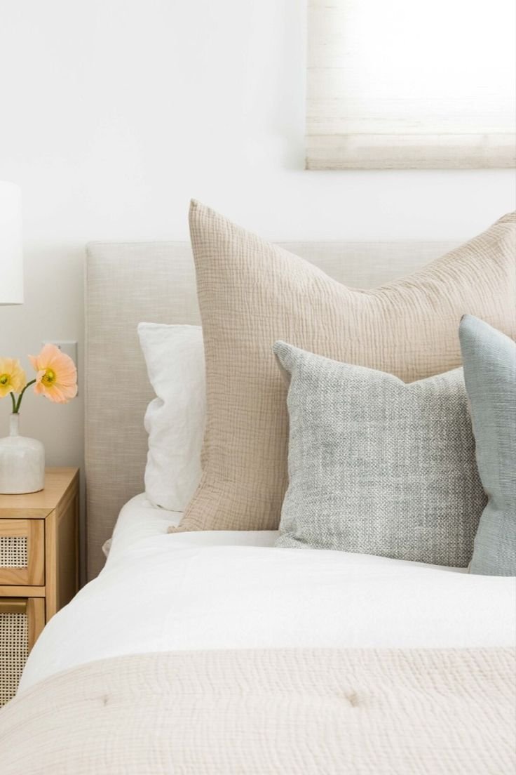 How to Arrange Pillows on a King Bed — Homzie Designs