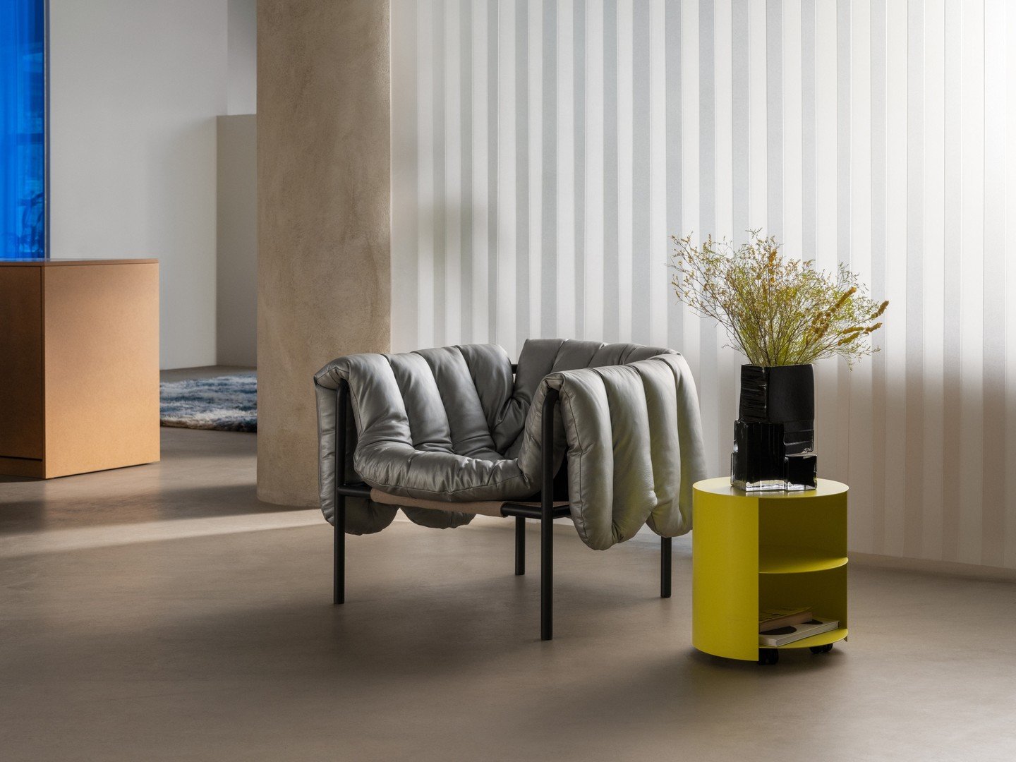 The iconic Puffy lounge chair 👀⁠
Designed by Faye Toogood @t_o_o_g_o_o_d for @hem ⁠
Shown here in a bright silver Elmosoft leather ⁠
⁠
