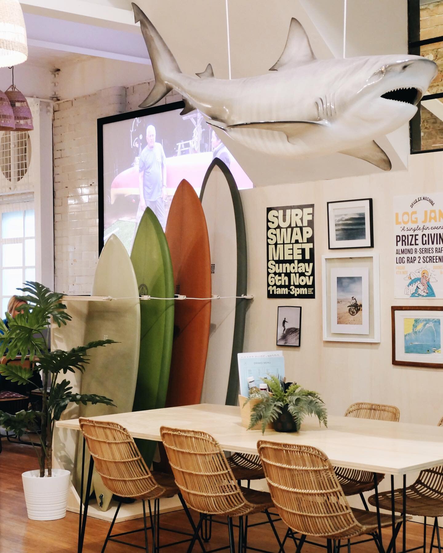 Fridays means checking in at Coast, helping to capture over 2000 posts for Instagram to date, and continuing creative support for all their branding requirements.

#wearecoast
#bydesk
#surfshop 
#surfcafe 
#contentstrategy 
#contentcreation 
#interio