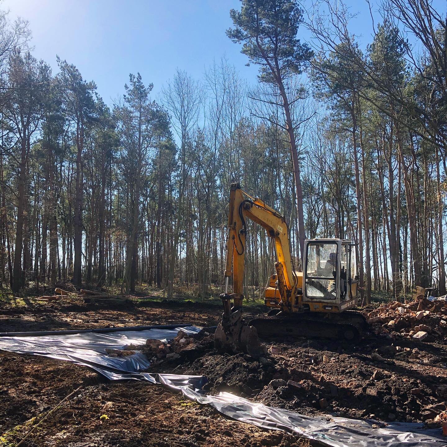Car park progressing nicely, beautiful day for it. The calm before tonight&rsquo;s storm #carpark #discgolf #woodlandmanagement #discgolflife #discgolfeveryday #discgolfislife #outdoorrecreation #growthesportdiscgolf #springtimeiscoming