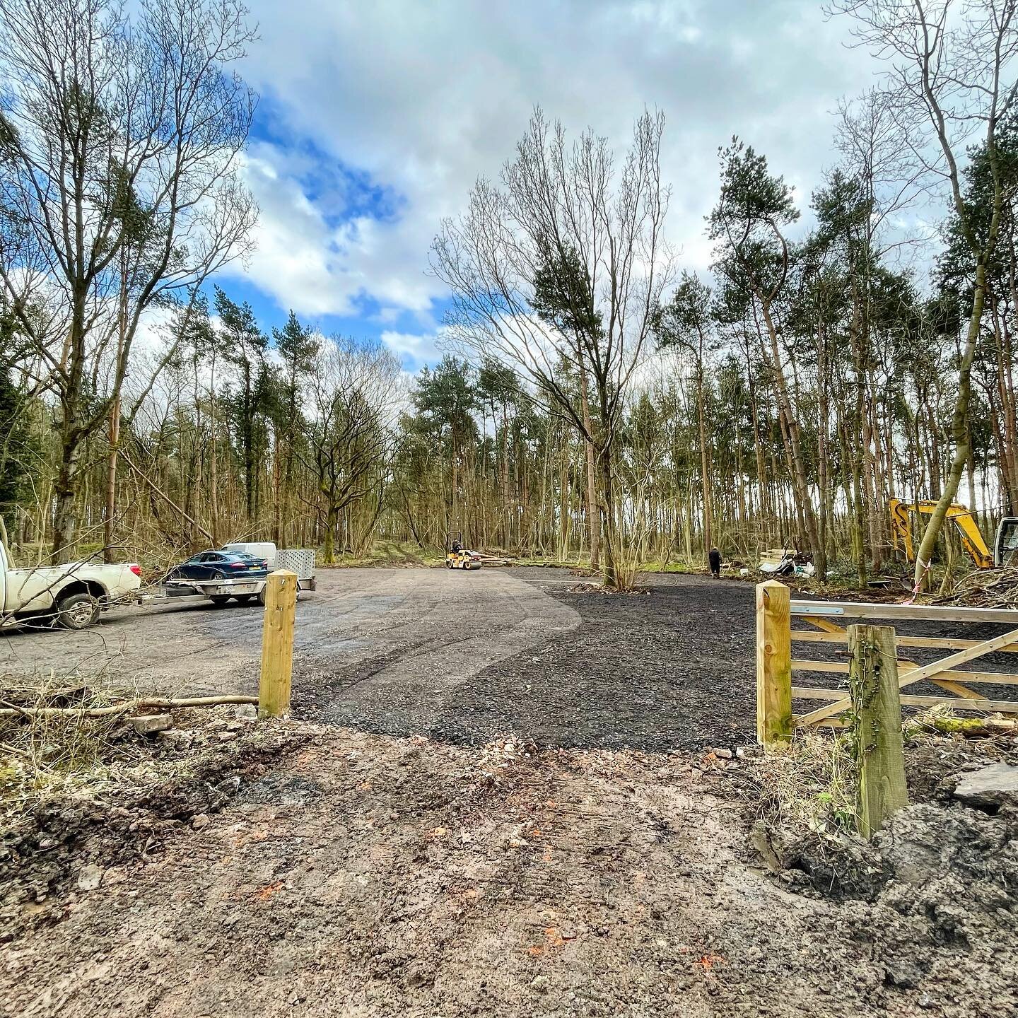 View looking into car park from the road. Top surface getting rolled and it&rsquo;s great to see things coming together 👊🏻#discgolf #makingmoves #gettingshitdone #discgolflife #woodlandmanagement #outdoorrecreation #thegreatoutdoors #discgolfdaily 