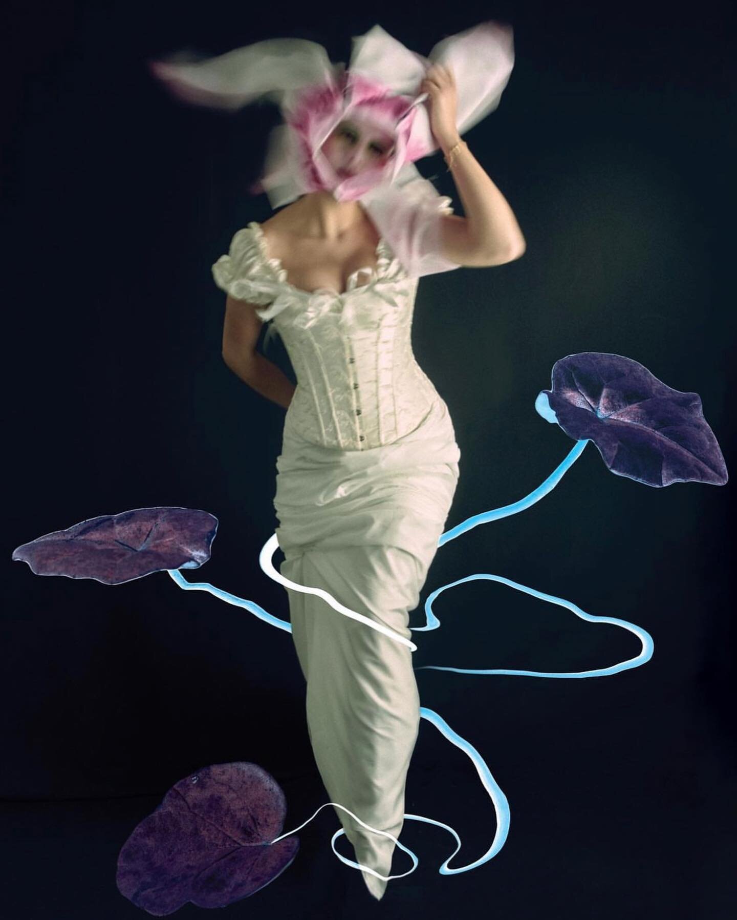 @nourchoukeirportfolio recent projects about a surrealistic Tableau Vivant documenting a human transformation into a Cyclamen flower. The artwork explores the idea of metamorphosis and blurs the boundaries between humans and nature, inviting the view