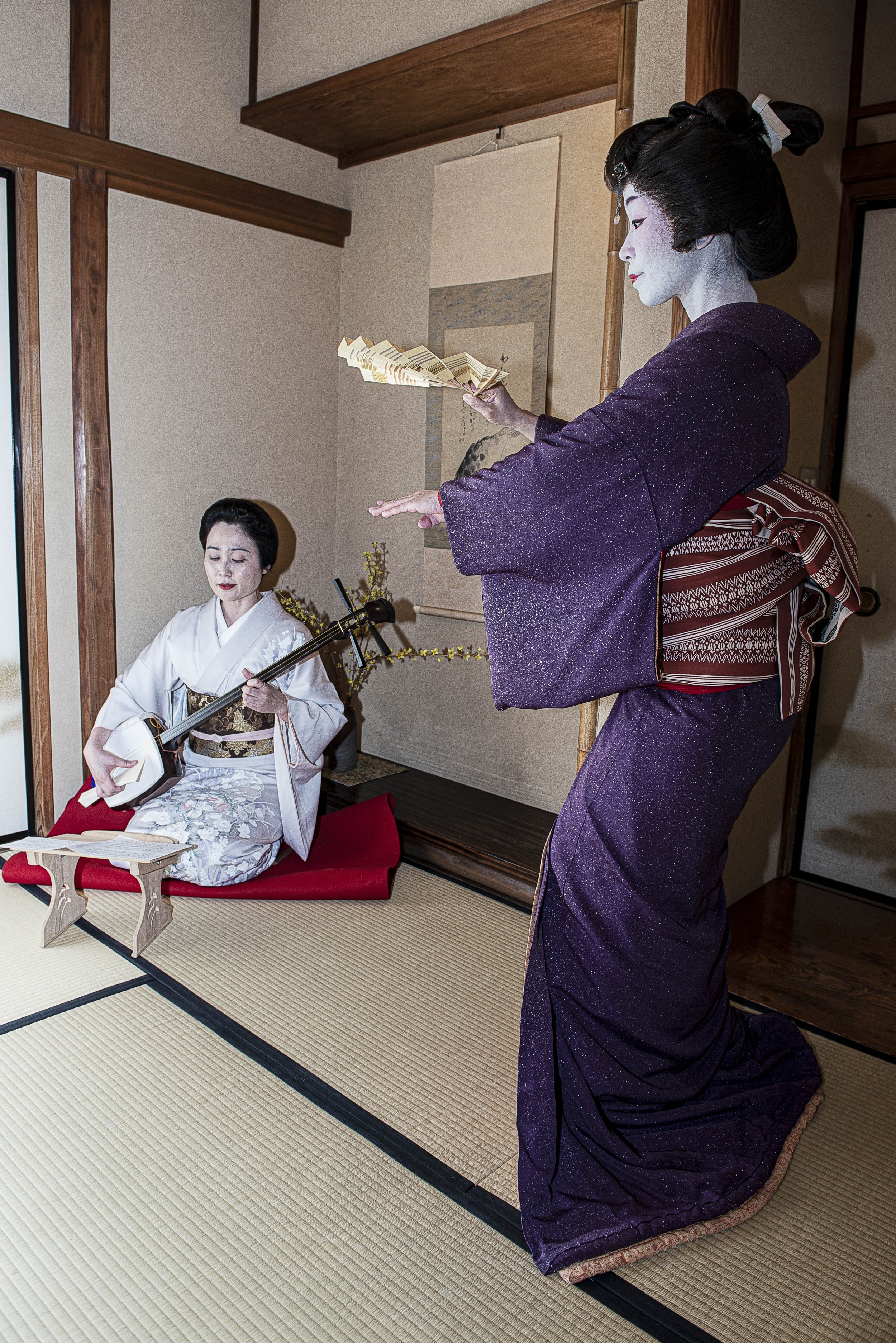 aduha dancing , wakana singing and playing shamisen 