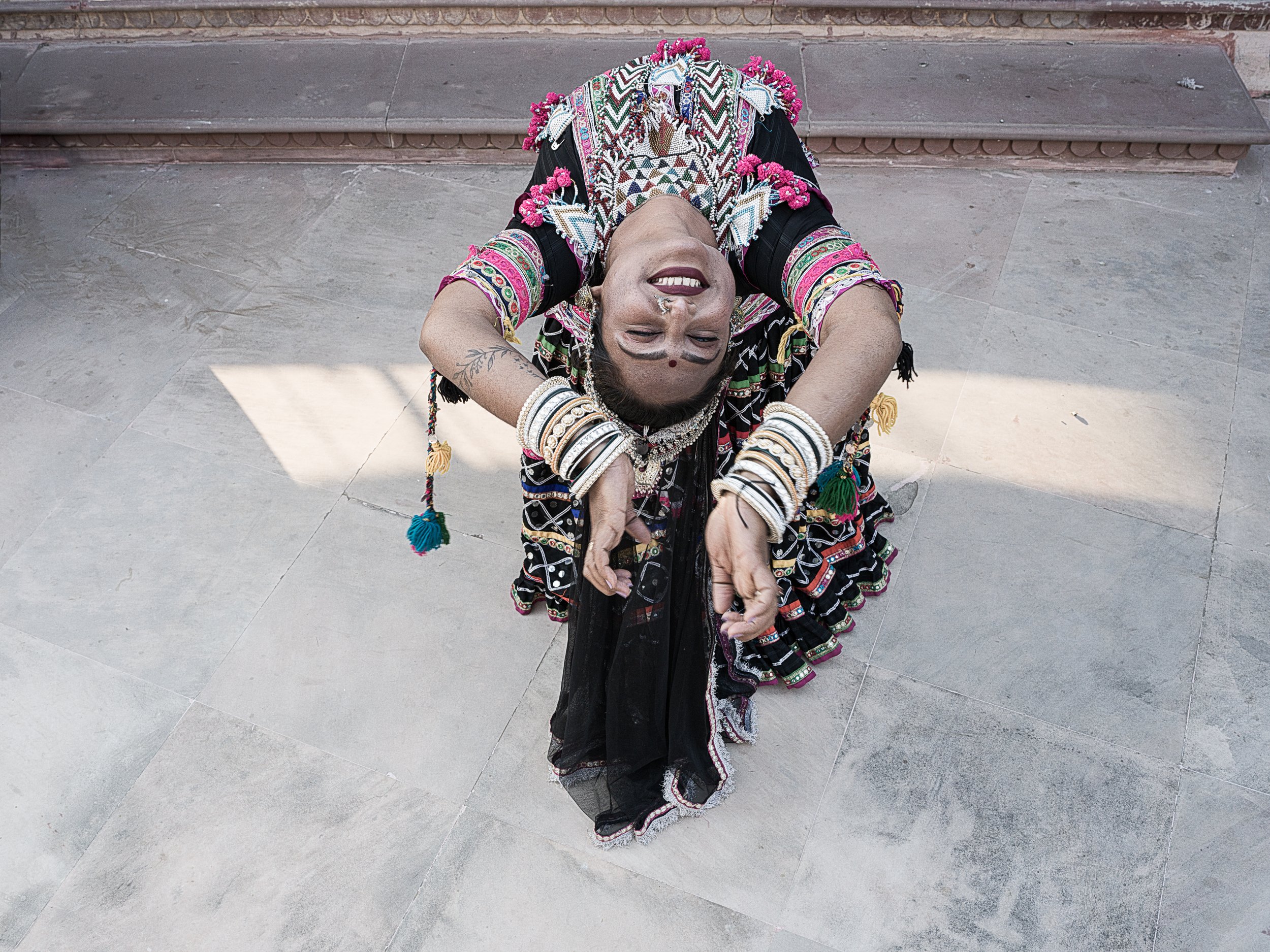 folk dancer at dera amer camp rajasthan
