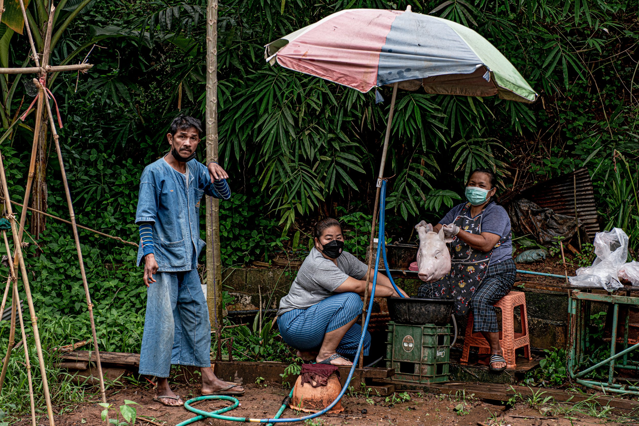 mahout family preparing a feast