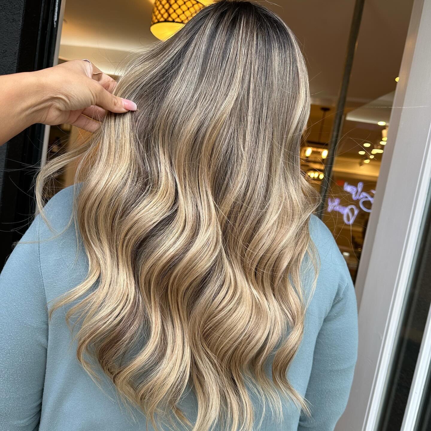 Channeling our inner golden goddess ⭐️

#SalonDecorum #LoveYourHair #HairGoals #BeautifulHair #HairCare #HairStylist #HairTrend #HairSalon #SummitNJ #GlowUp #SalonDays #HairSalon