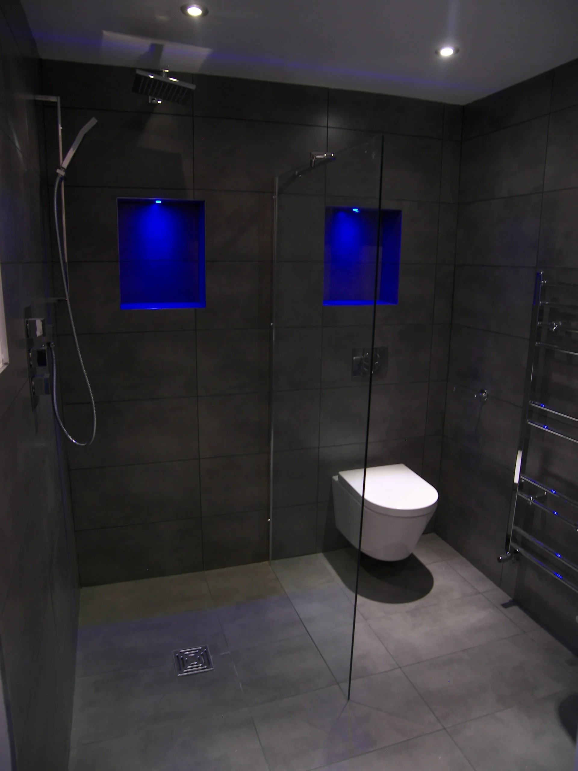 Carpenter, Decorator, Gas/Heating Engineer, Electrician, Plumbing, Handyman, Tiling, Roofing