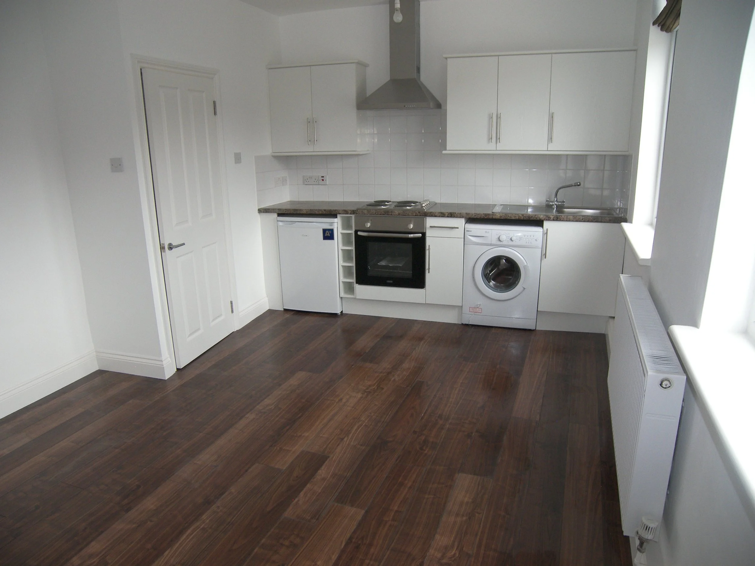 Carpenter, Decorator, Gas/Heating Engineer, Electrician, Plumbing, Handyman, Tiling, Roofing