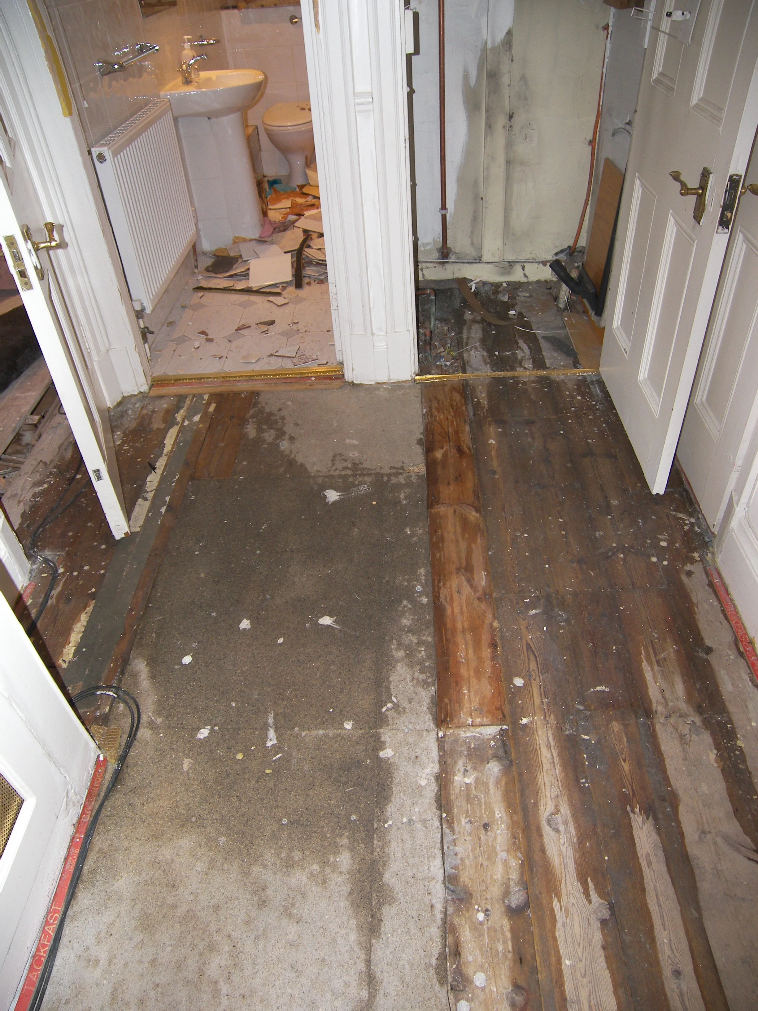 Carpenter, Decorator, Gas/Heating Engineer, Electrician, Plumbing, Handyman, Tiling, Roofing