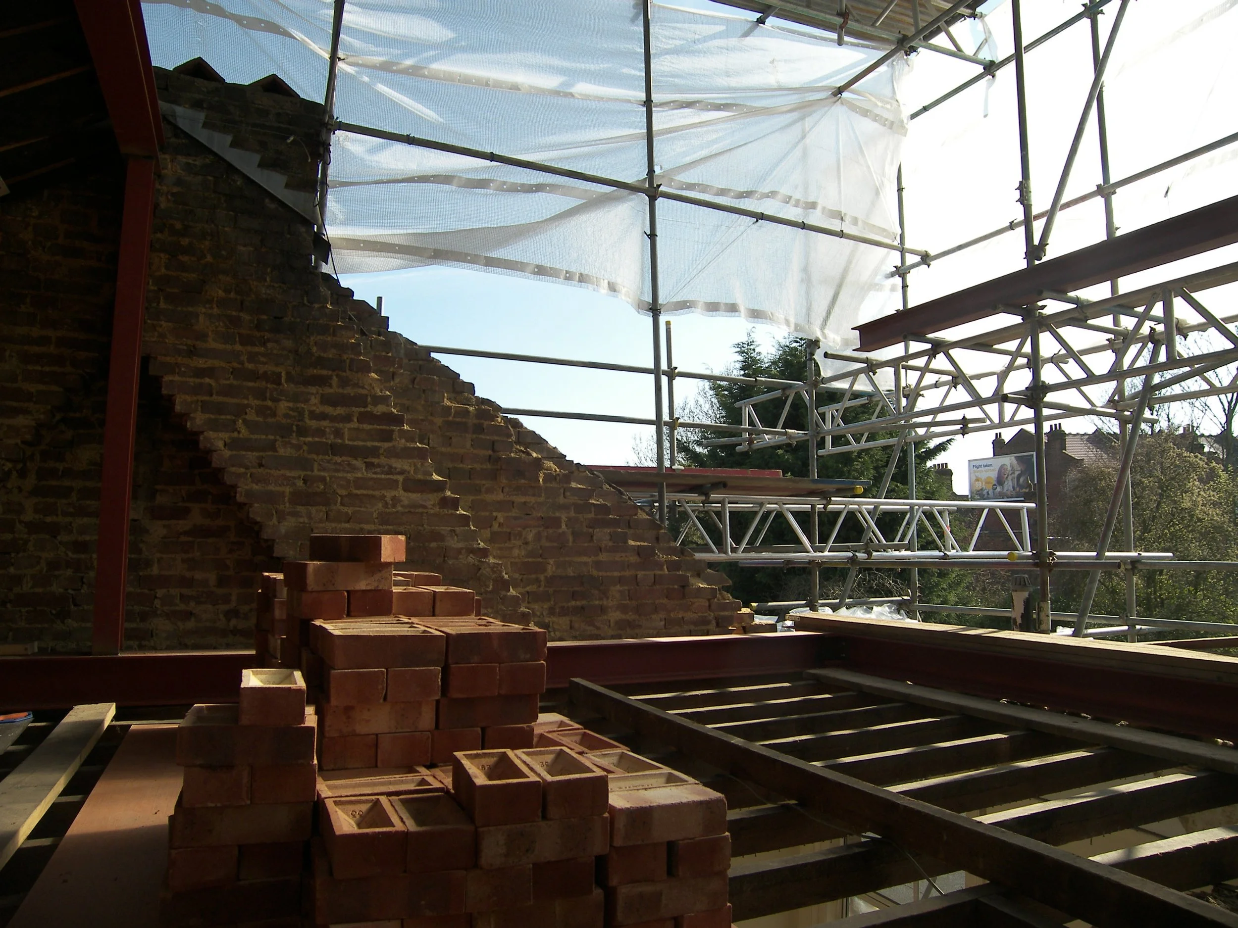 Carpenter, Decorator, Gas/Heating Engineer, Electrician, Plumbing, Handyman, Tiling, Roofing