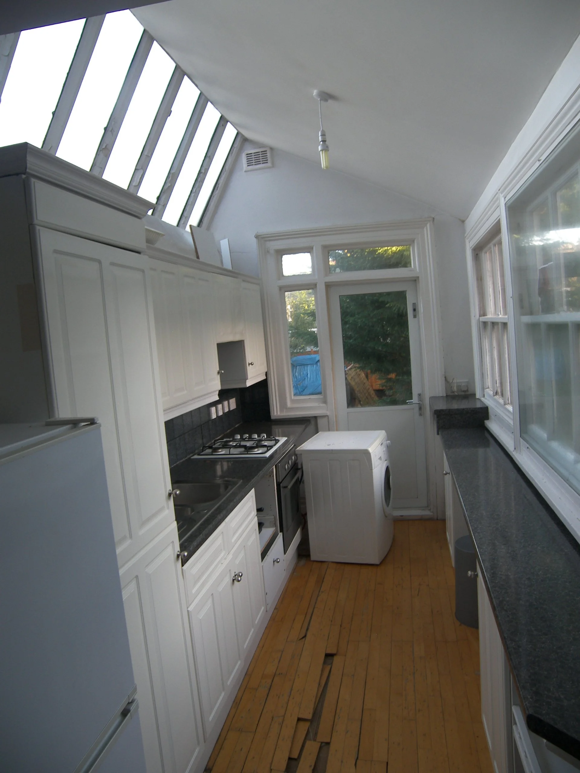 Carpenter, Decorator, Gas/Heating Engineer, Electrician, Plumbing, Handyman