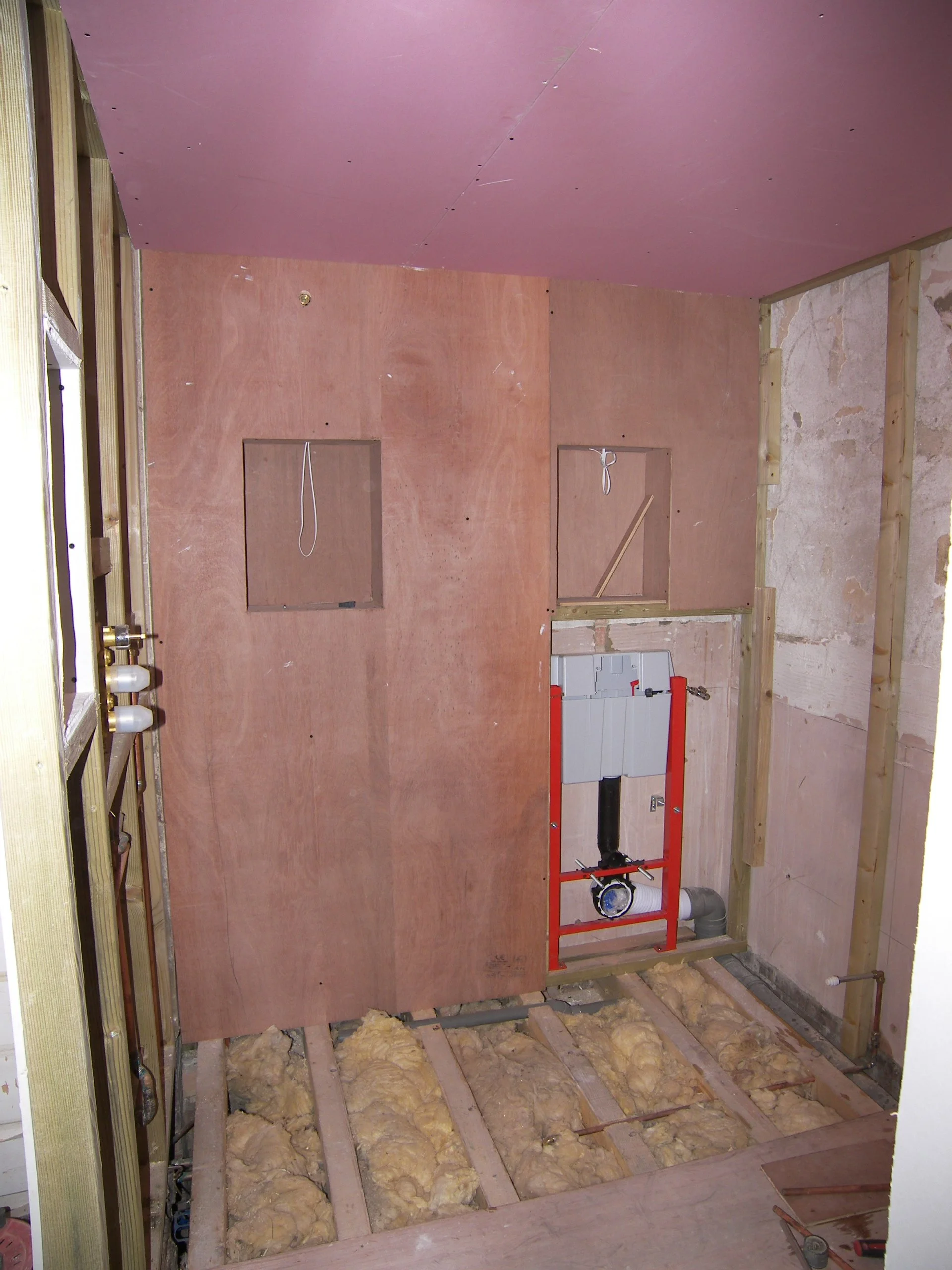 Carpenter, Decorator, Gas/Heating Engineer, Electrician, Plumbing, Handyman, Tiling, Roofing