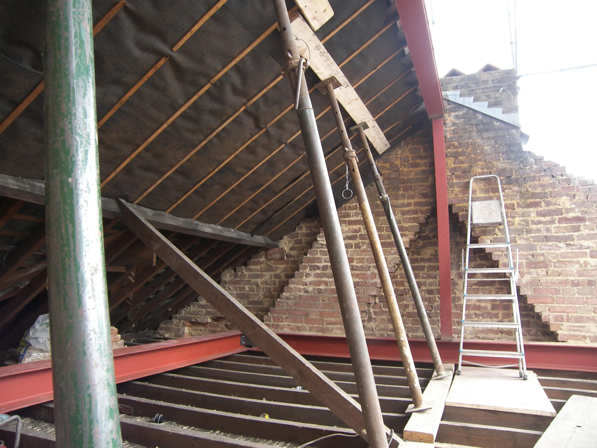 Carpenter, Decorator, Gas/Heating Engineer, Electrician, Plumbing, Handyman, Tiling, Roofing