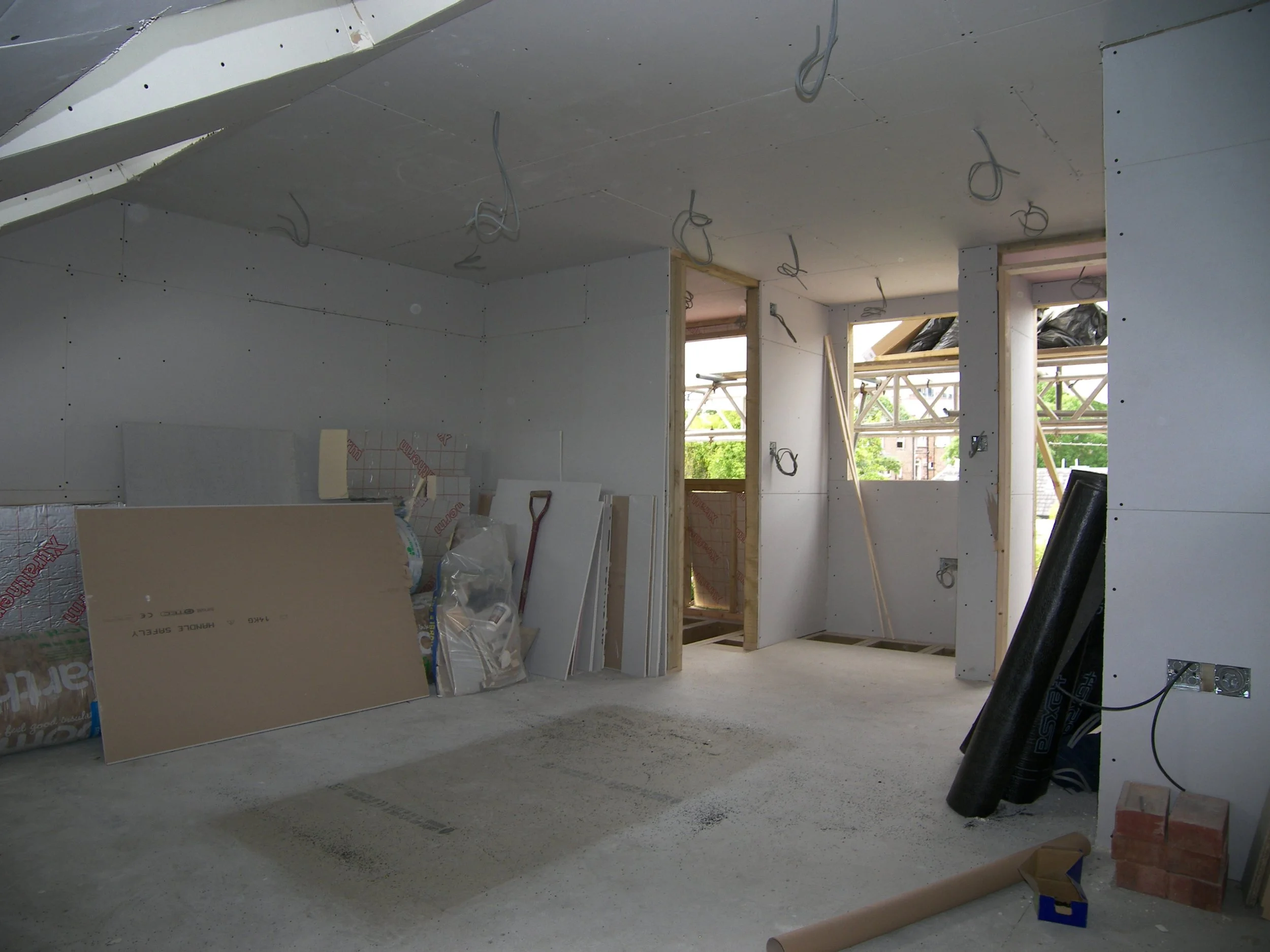 Carpenter, Decorator, Gas/Heating Engineer, Electrician, Plumbing, Handyman, Tiling, Roofing