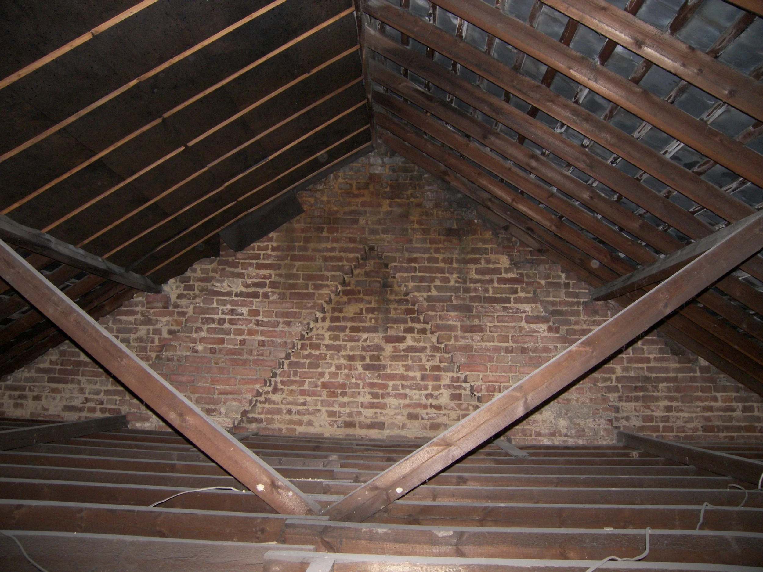 Carpenter, Decorator, Gas/Heating Engineer, Electrician, Plumbing, Handyman, Tiling, Roofing