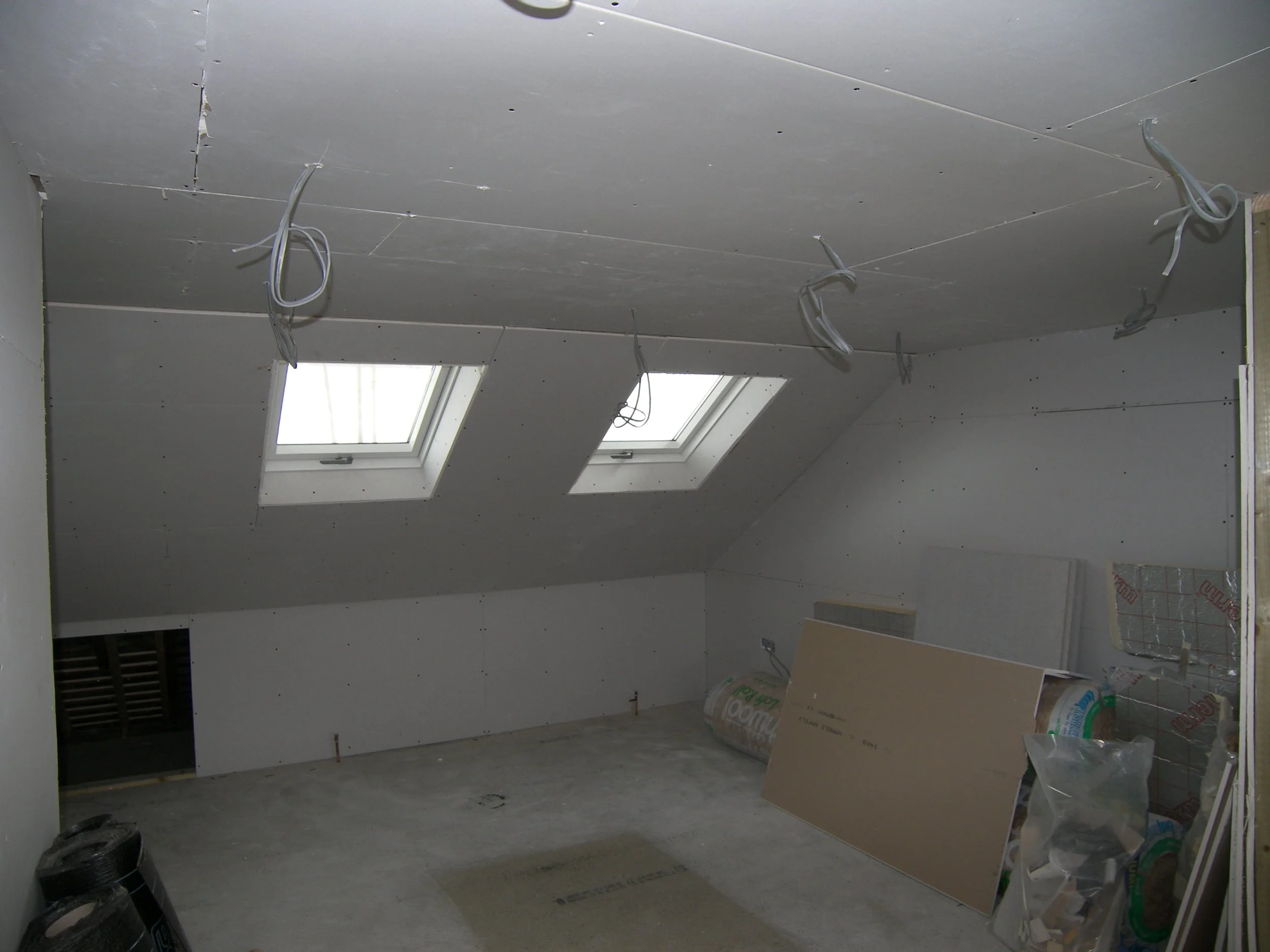 Carpenter, Decorator, Gas/Heating Engineer, Electrician, Plumbing, Handyman, Tiling, Roofing