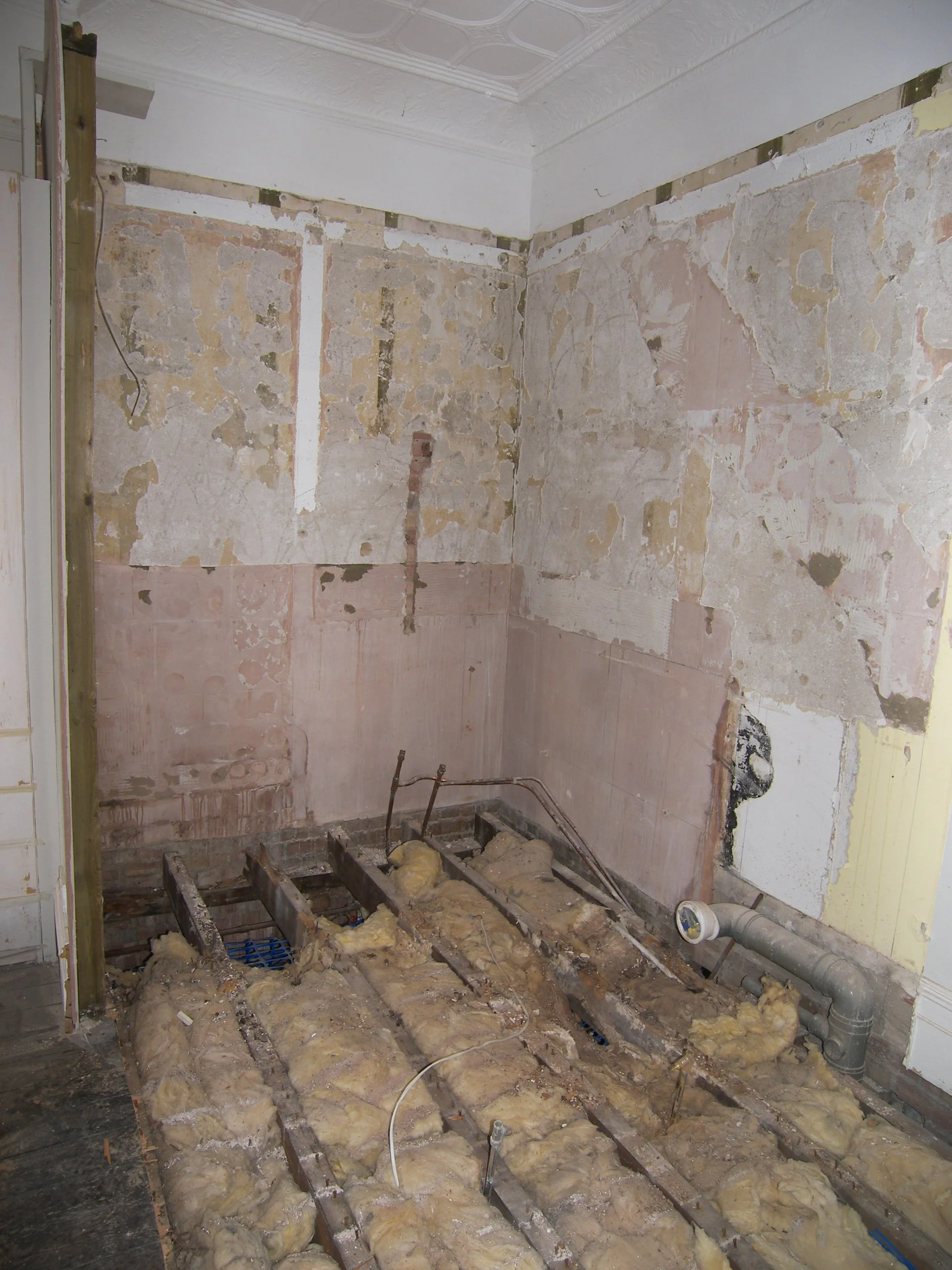 Carpenter, Decorator, Gas/Heating Engineer, Electrician, Plumbing, Handyman, Tiling, Roofing