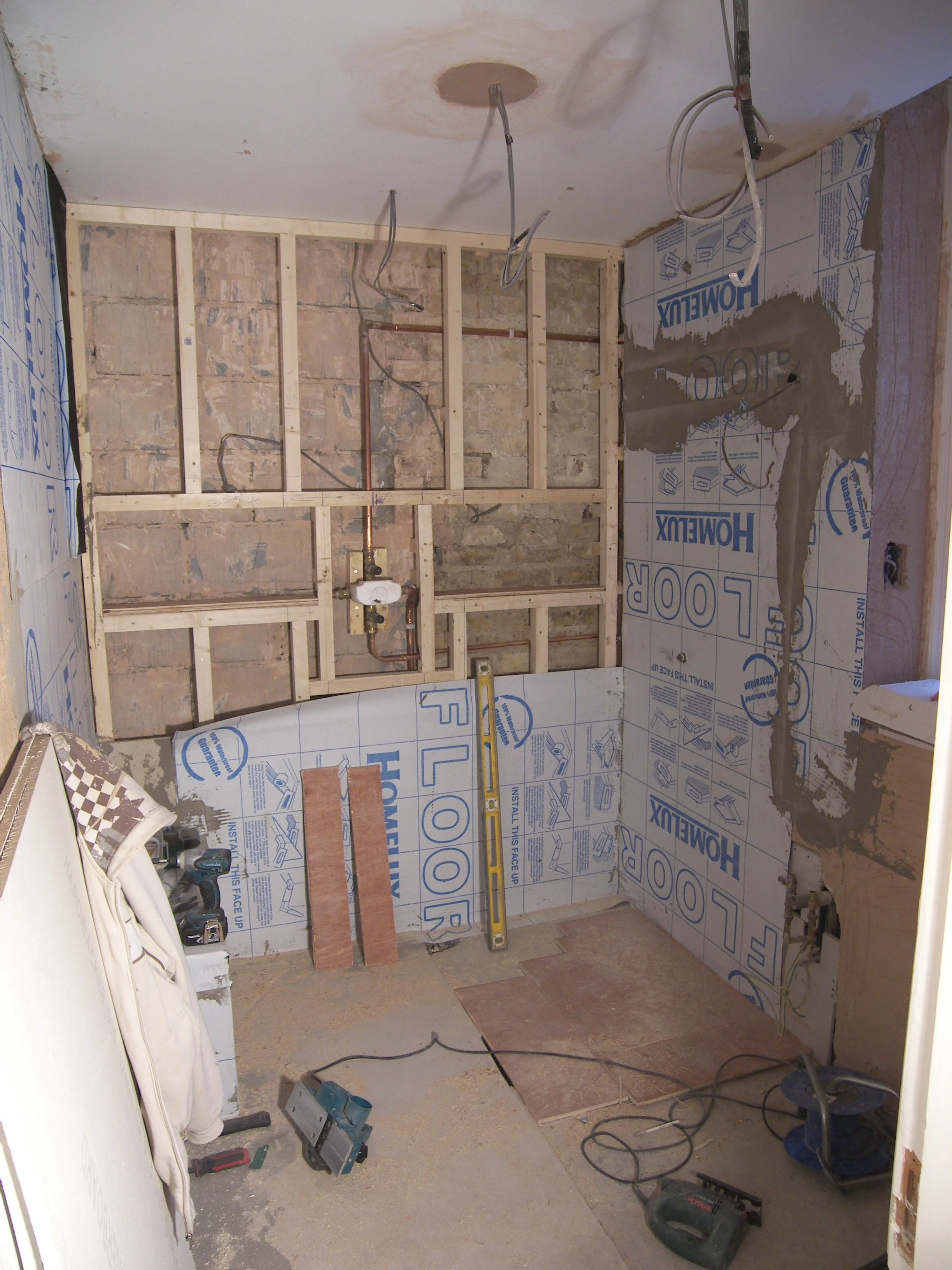 Carpenter, Decorator, Gas/Heating Engineer, Electrician, Plumbing, Handyman, Tiling