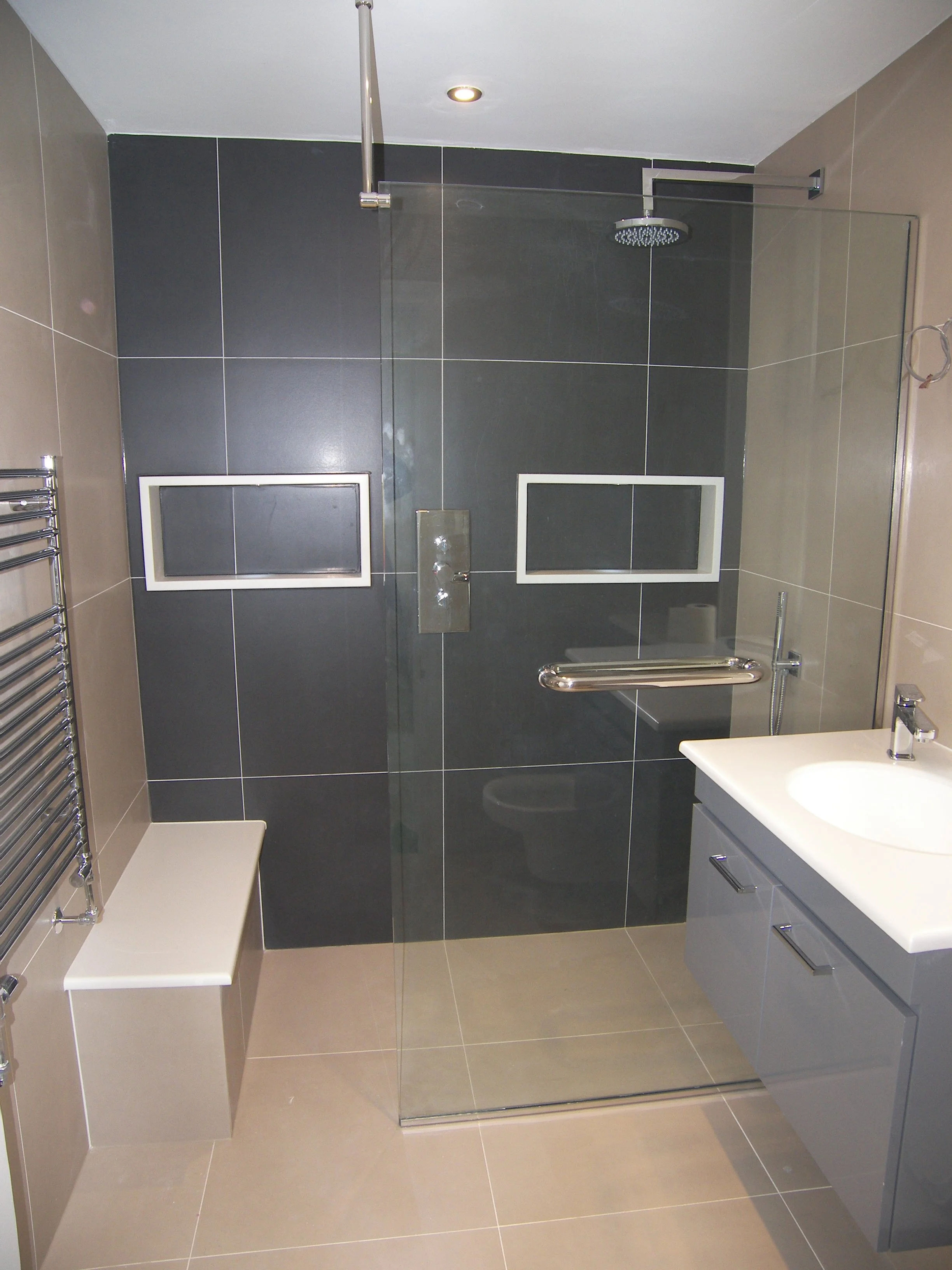 Carpenter, Decorator, Gas/Heating Engineer, Electrician, Plumbing, Handyman, Tiling
