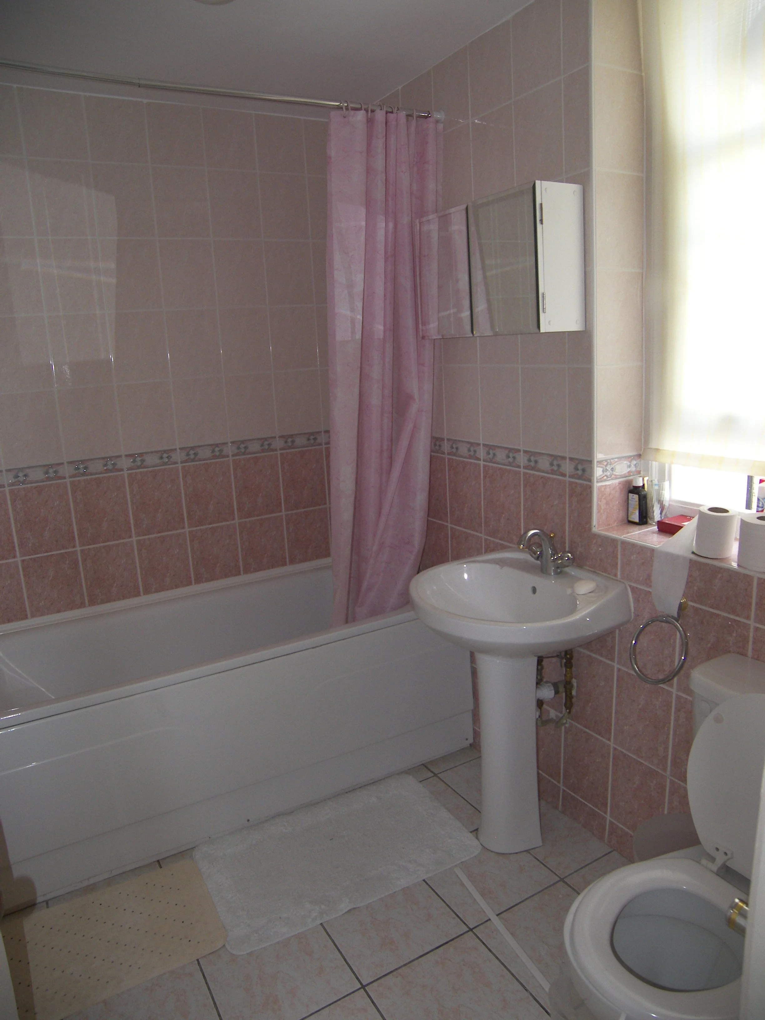 Carpenter, Decorator, Gas/Heating Engineer, Electrician, Plumbing, Handyman, Tiling