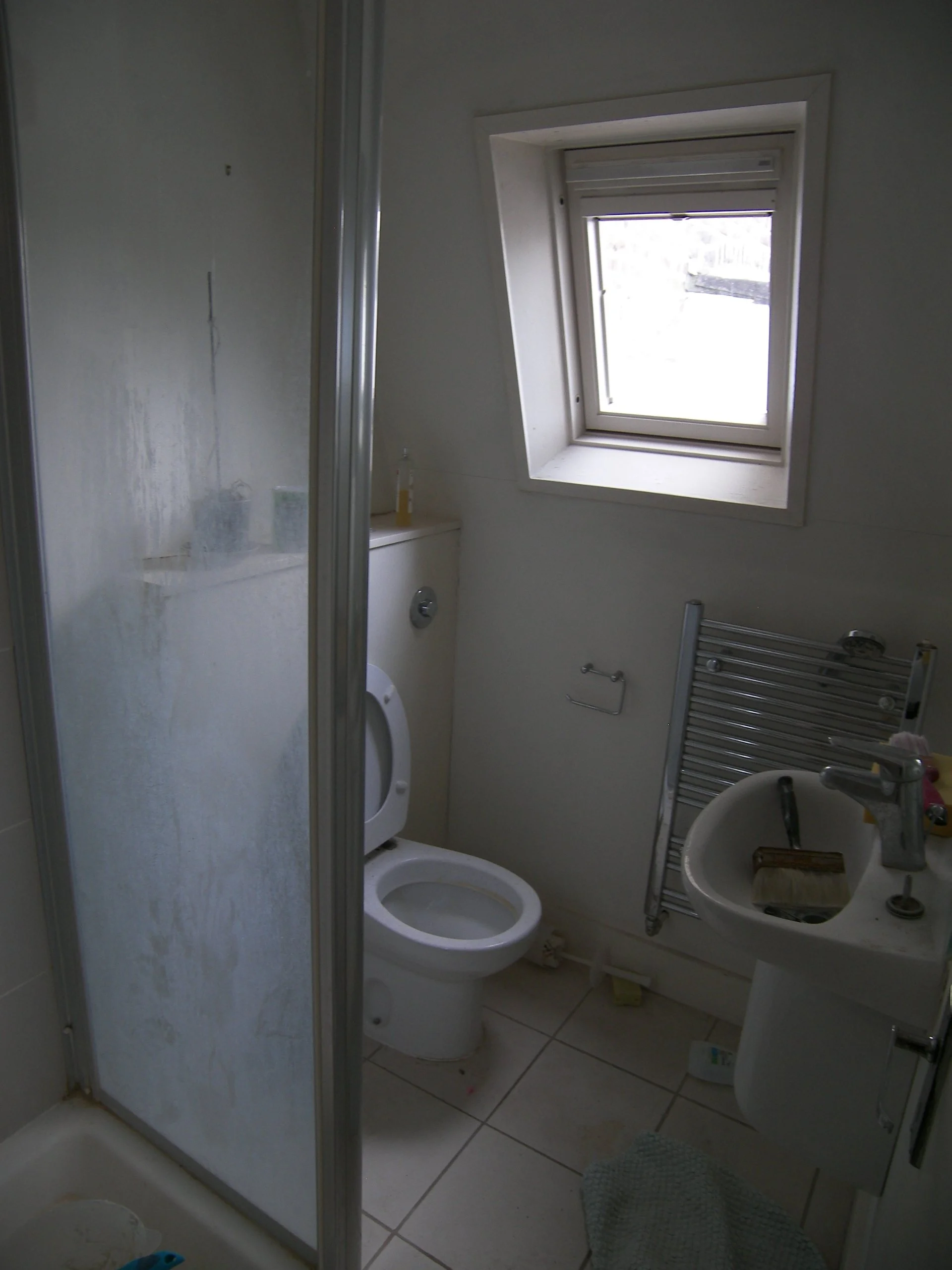 Carpenter, Decorator, Gas/Heating Engineer, Electrician, Plumbing, Handyman, Tiling, Roofing