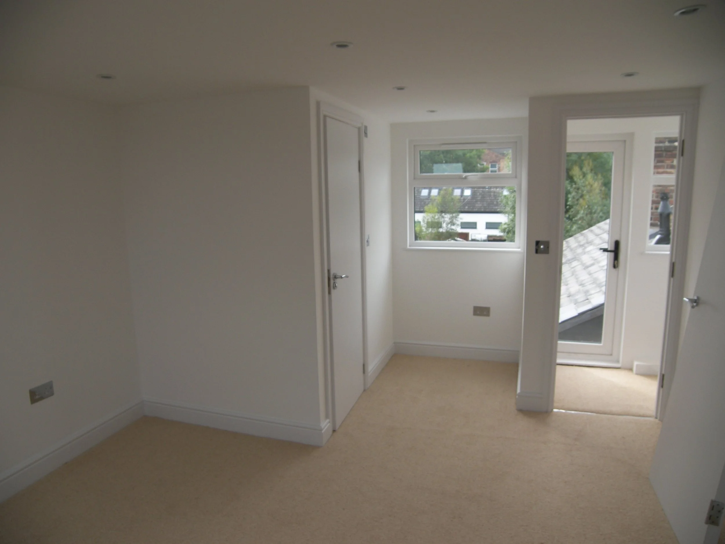 Carpenter, Decorator, Gas/Heating Engineer, Electrician, Plumbing, Handyman, Tiling, Roofing