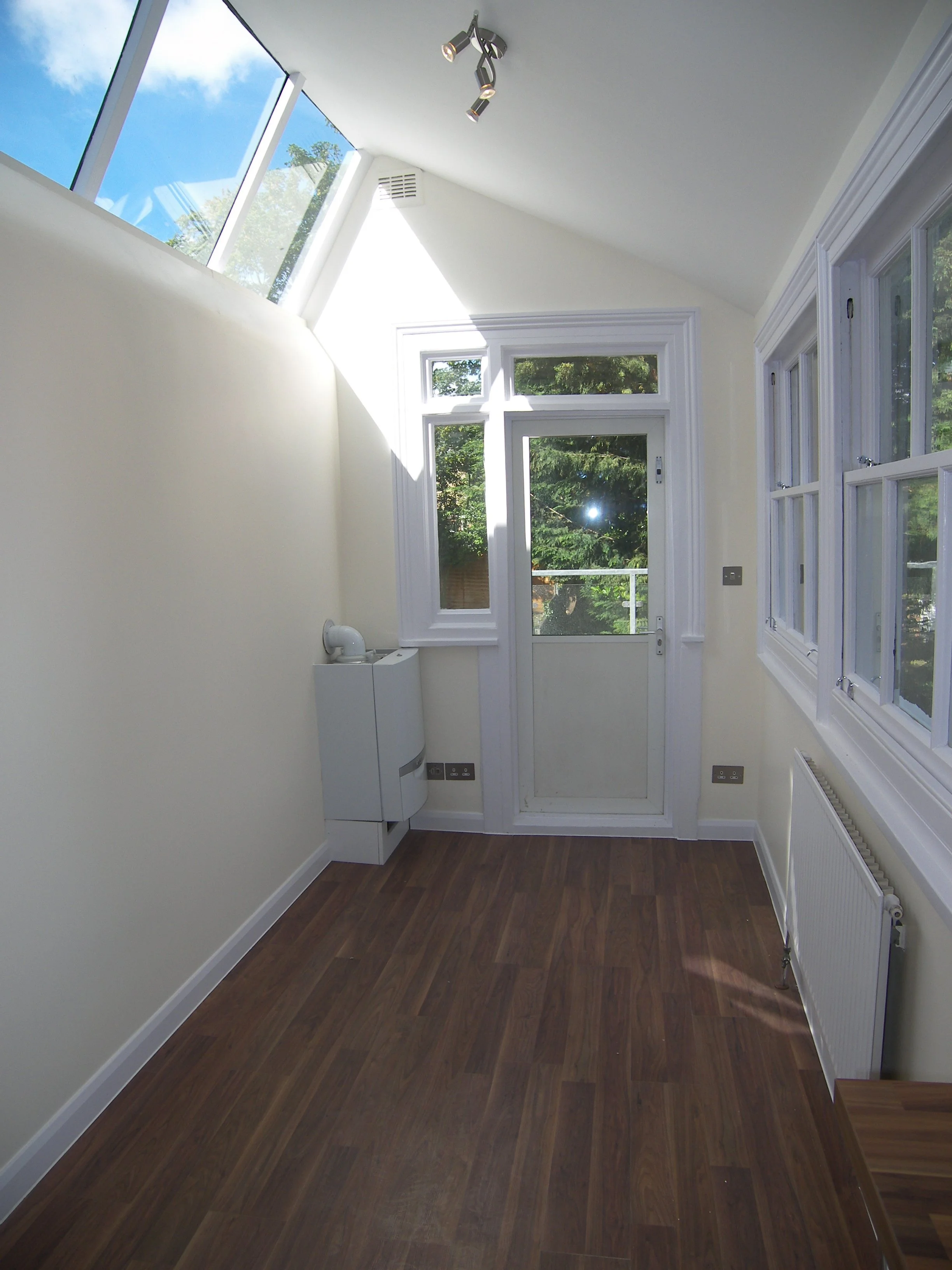 Carpenter, Decorator, Gas/Heating Engineer, Electrician, Plumbing, Handyman