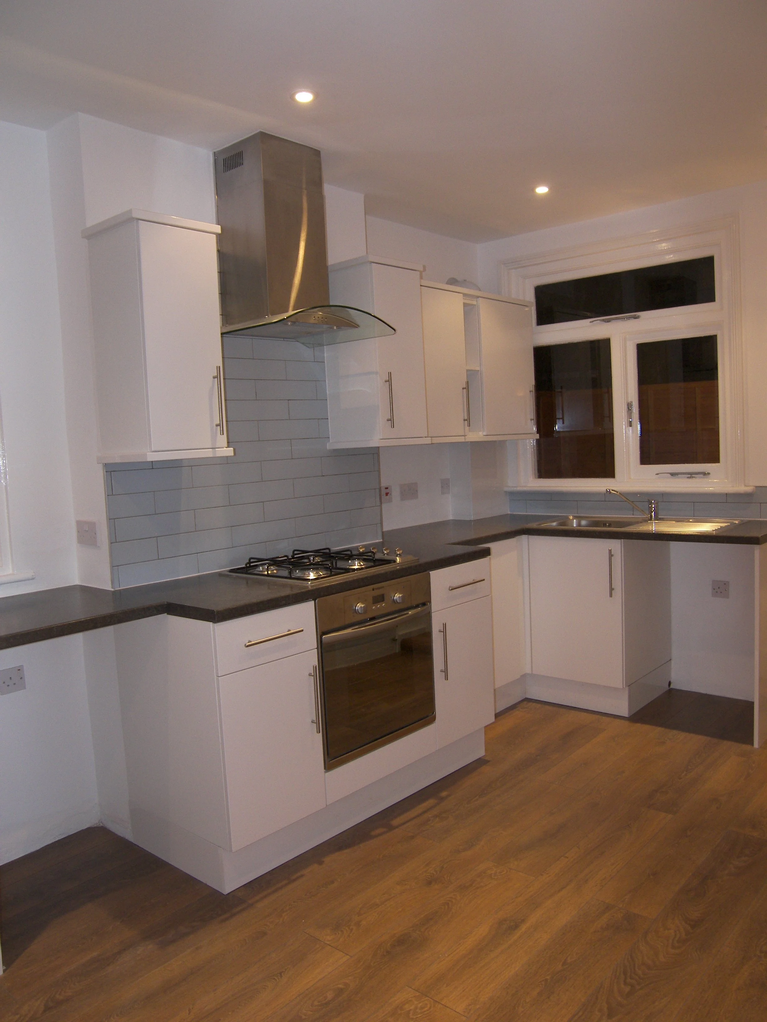 Carpenter, Decorator, Gas/Heating Engineer, Electrician, Plumbing, Handyman, Tiling