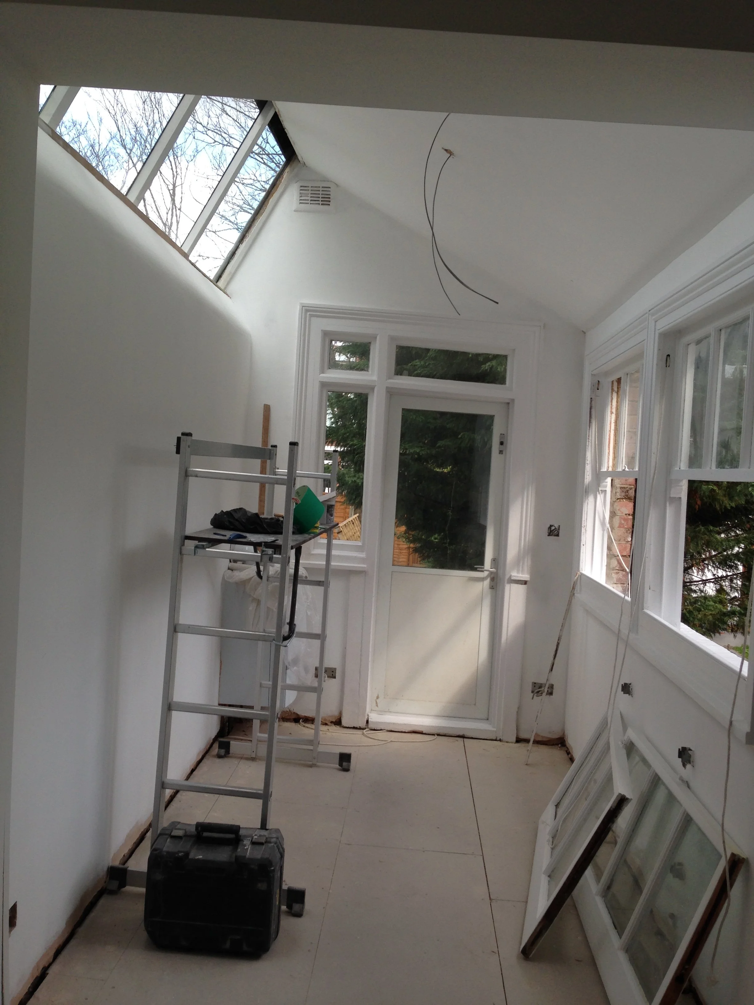 Carpenter, Decorator, Gas/Heating Engineer, Electrician, Plumbing, Handyman