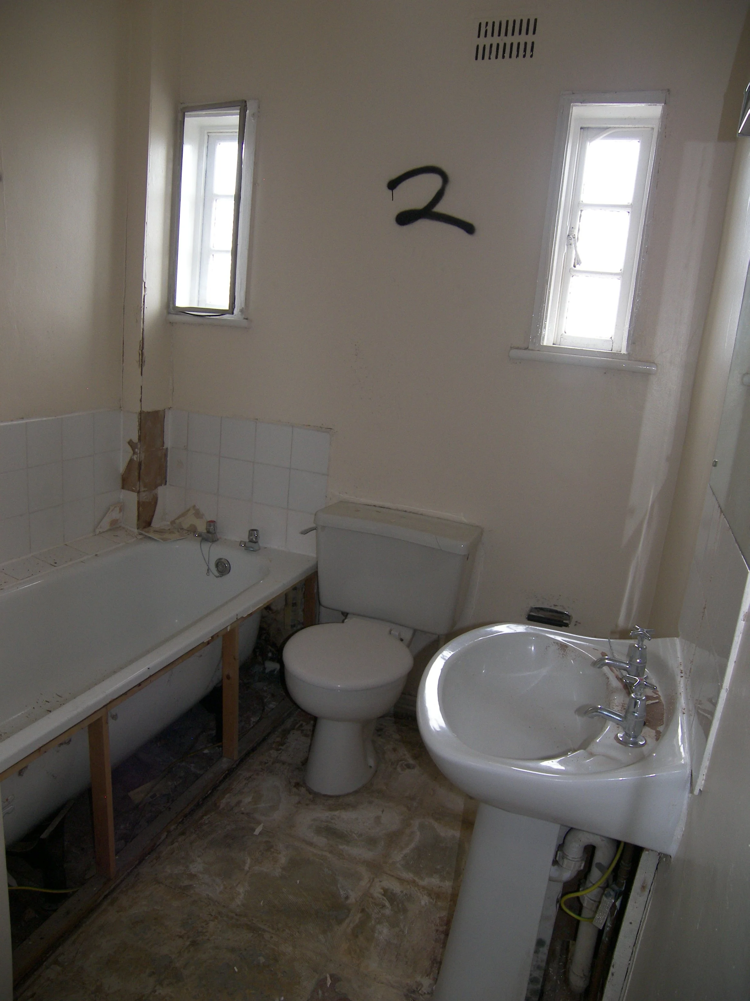 Carpenter, Decorator, Gas/Heating Engineer, Electrician, Plumbing, Handyman, Tiling, Roofing