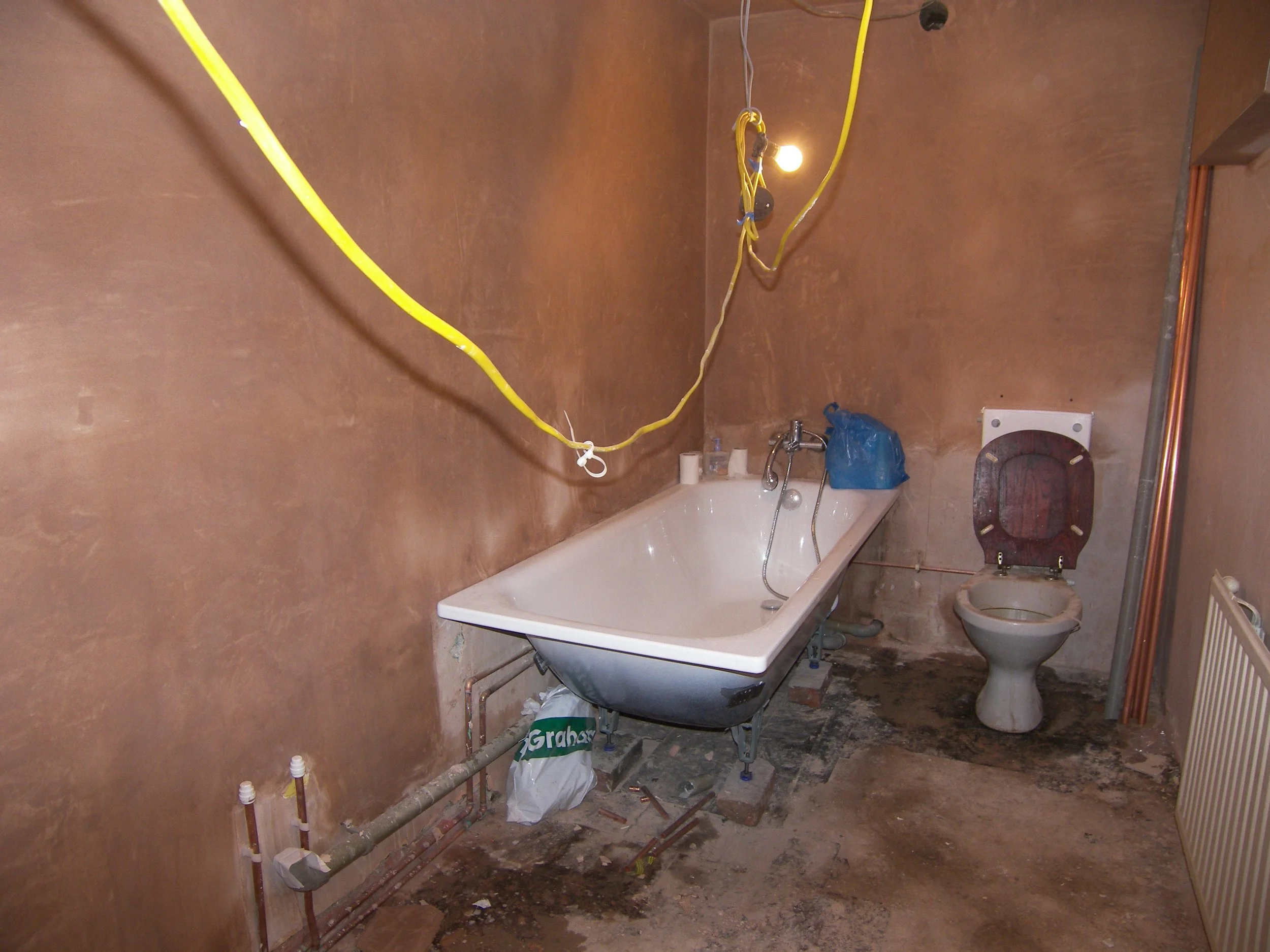 Carpenter, Decorator, Gas/Heating Engineer, Electrician, Plumbing, Handyman, Tiling